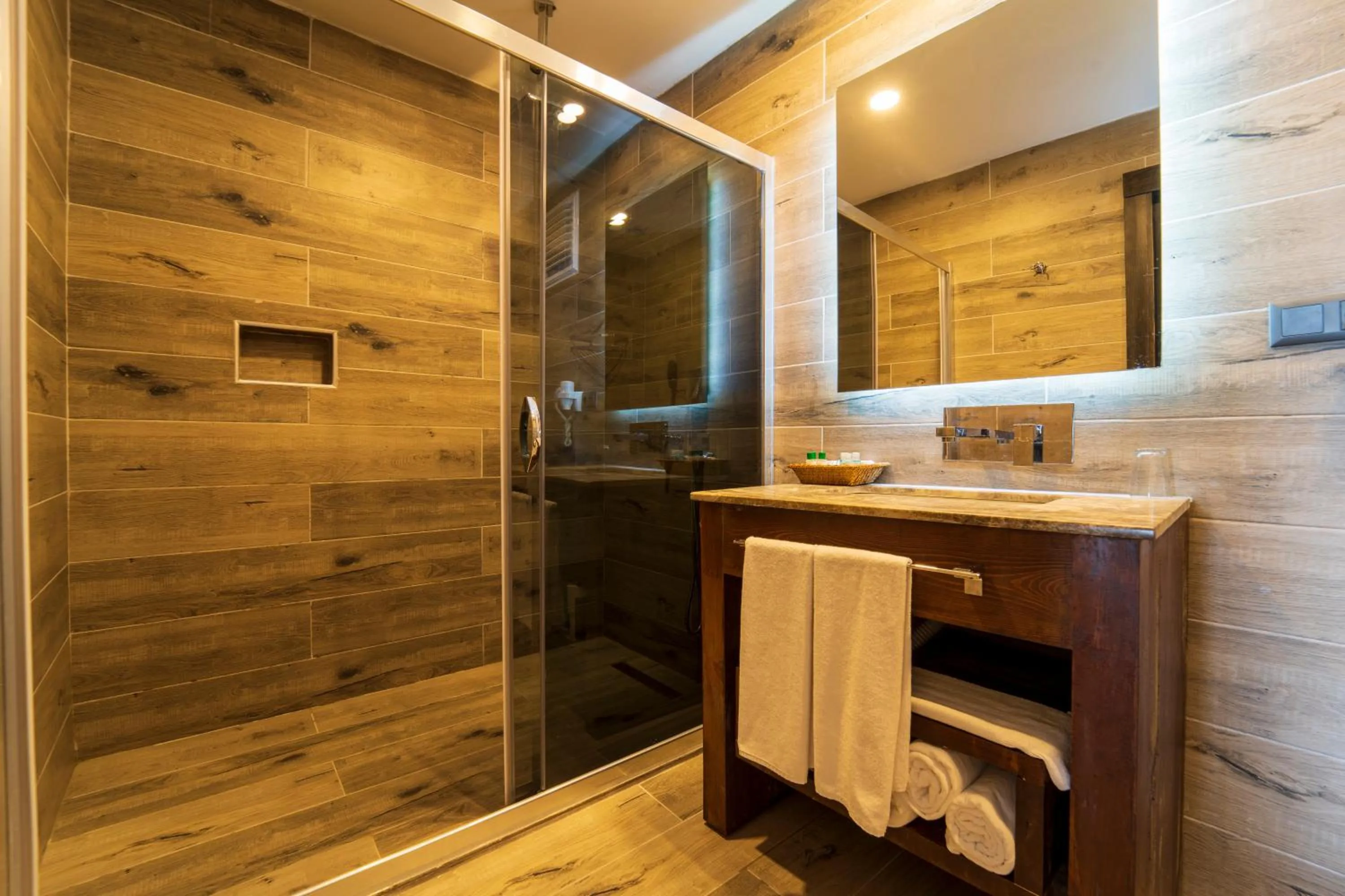 Bathroom in Manaspark Deluxe Hotel