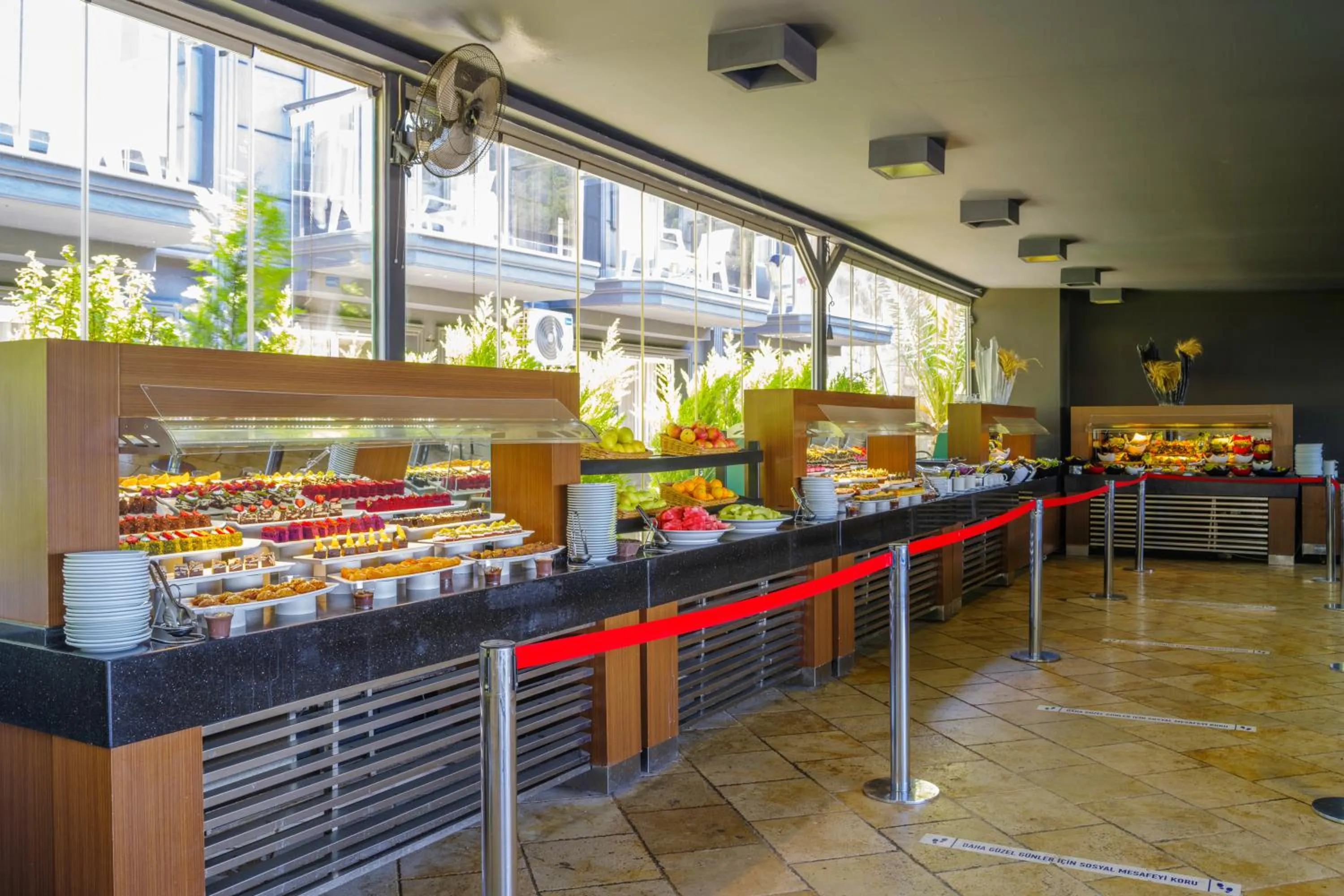 Restaurant/places to eat in Manaspark Deluxe Hotel