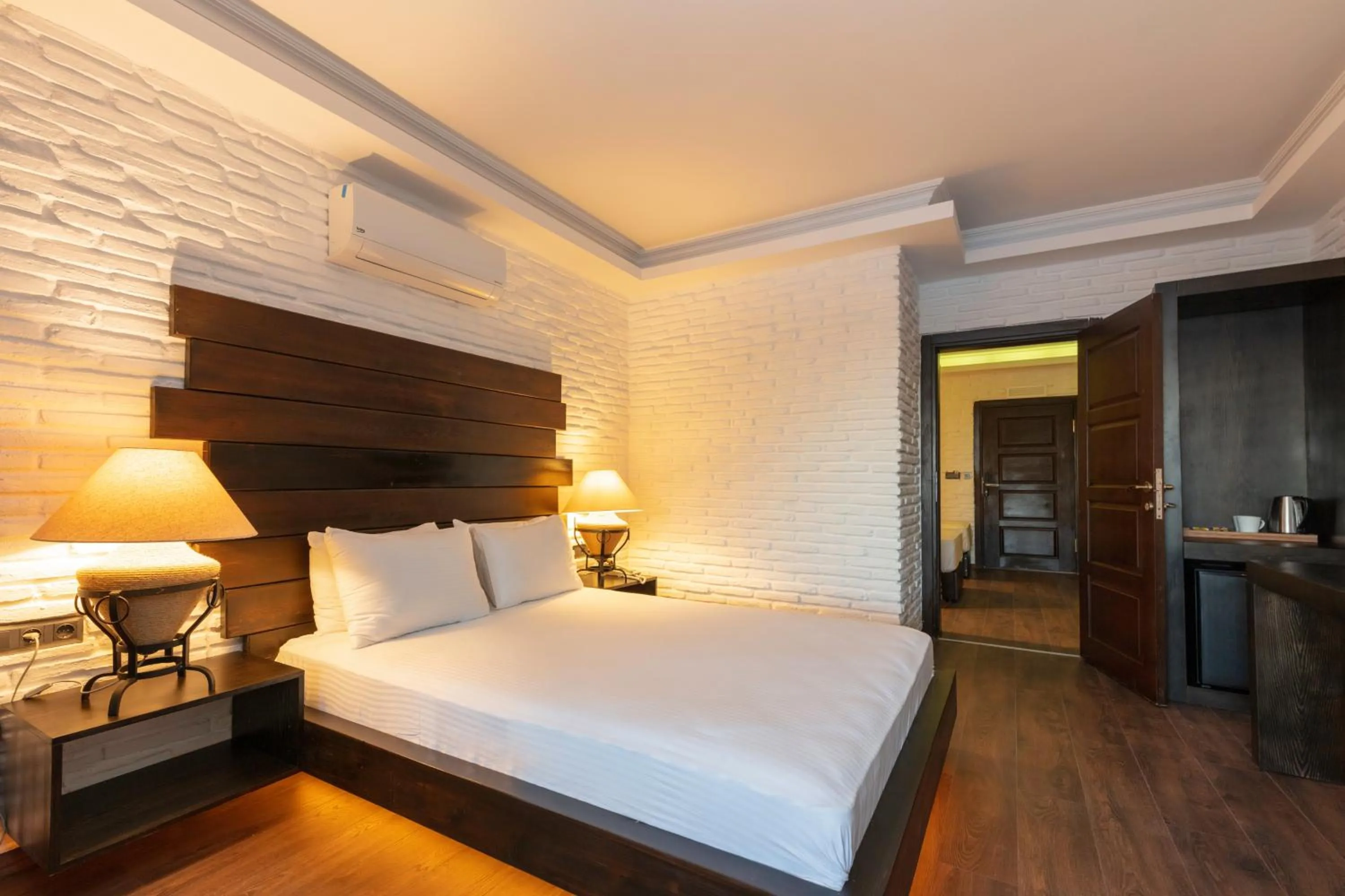 Bedroom, Bed in Manaspark Deluxe Hotel