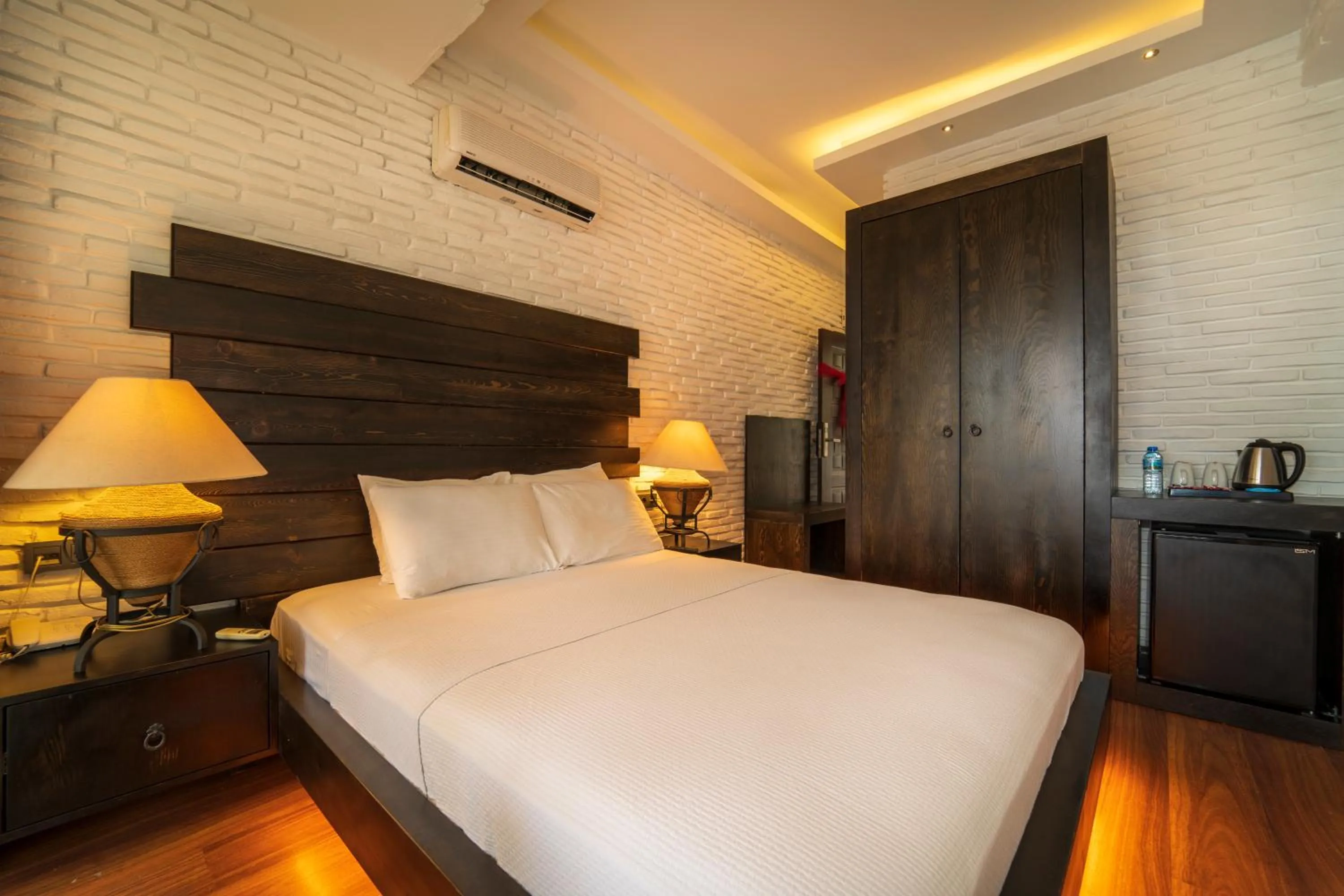 Photo of the whole room, Bed in Manaspark Deluxe Hotel