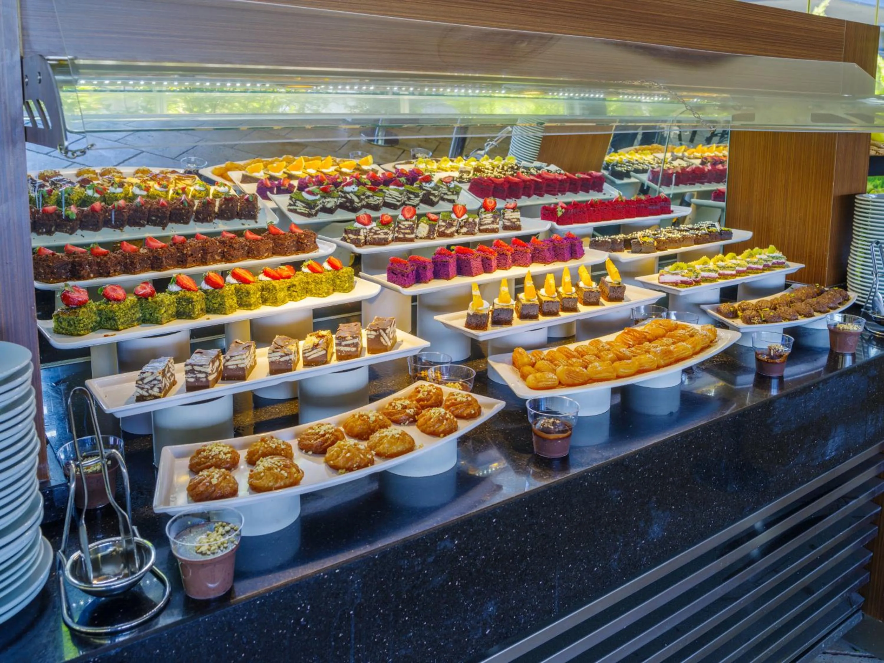 Restaurant/places to eat in Manaspark Deluxe Hotel