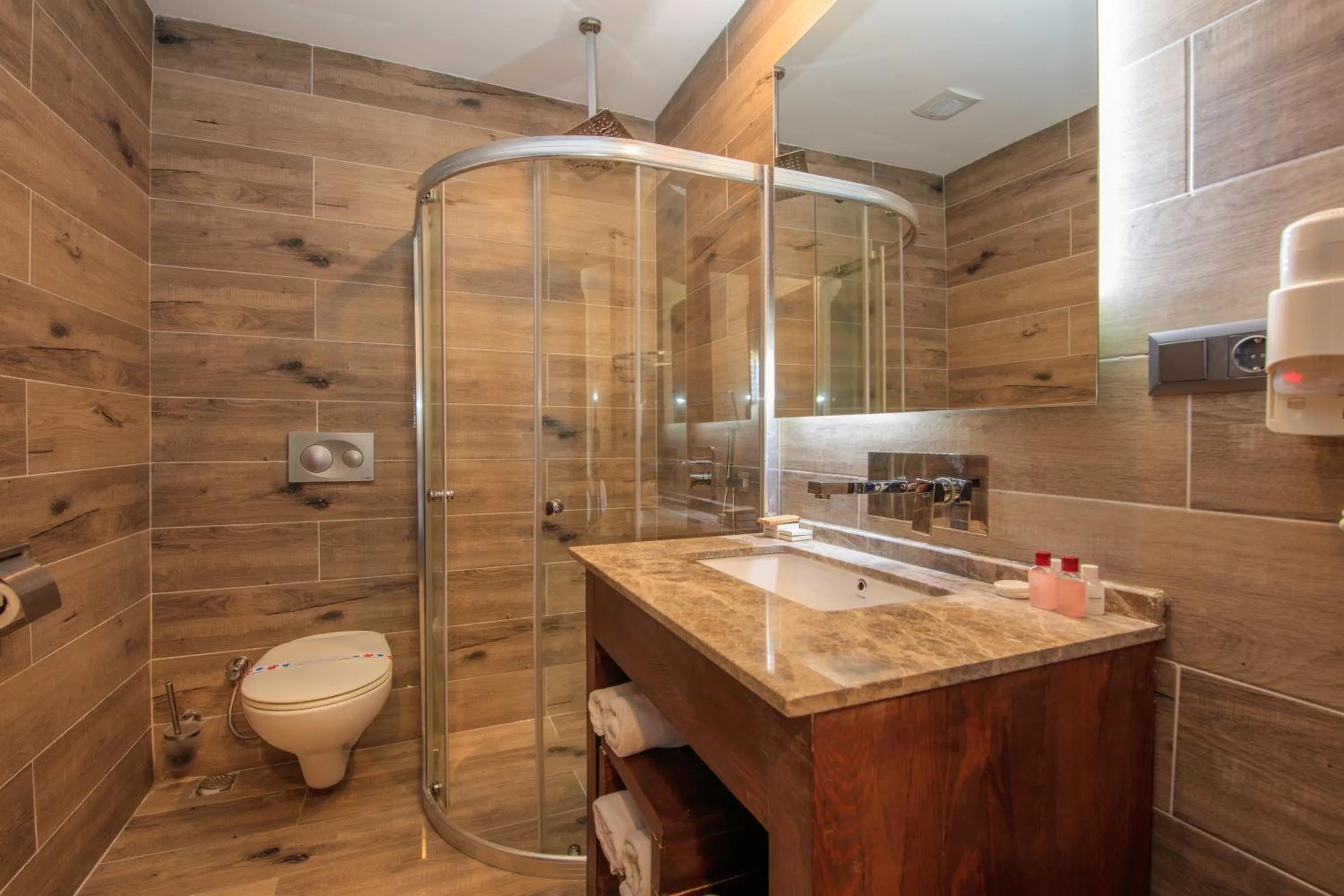 Bathroom in Manaspark Deluxe Hotel