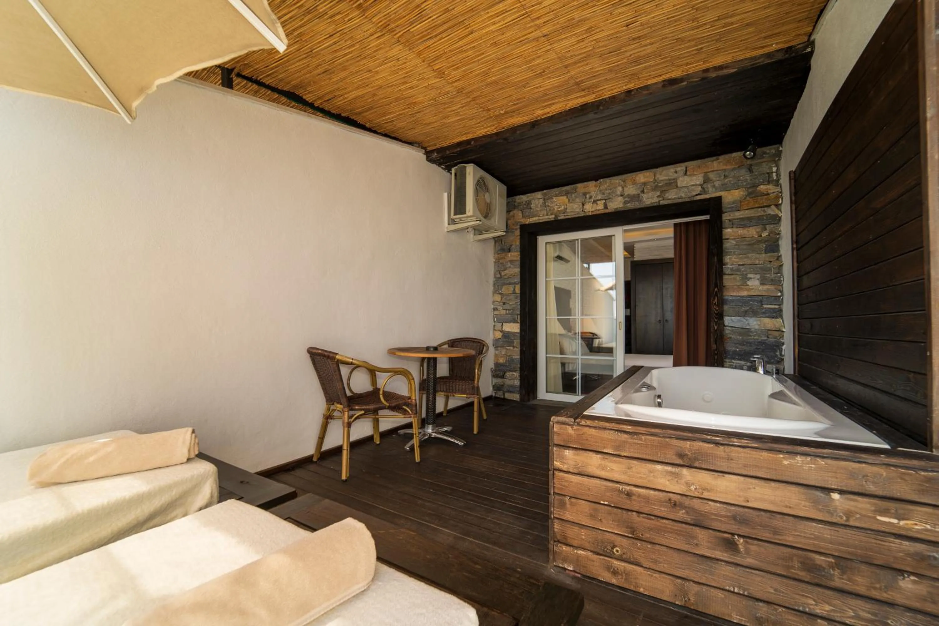 Balcony/Terrace in Manaspark Deluxe Hotel