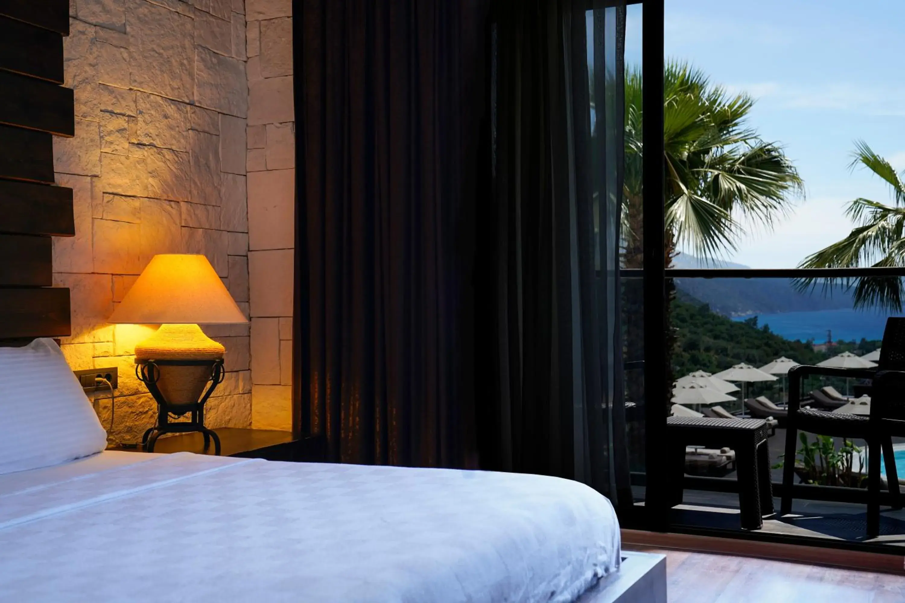 Bed in Manaspark Deluxe Hotel Bed in Manaspark Deluxe Hotel