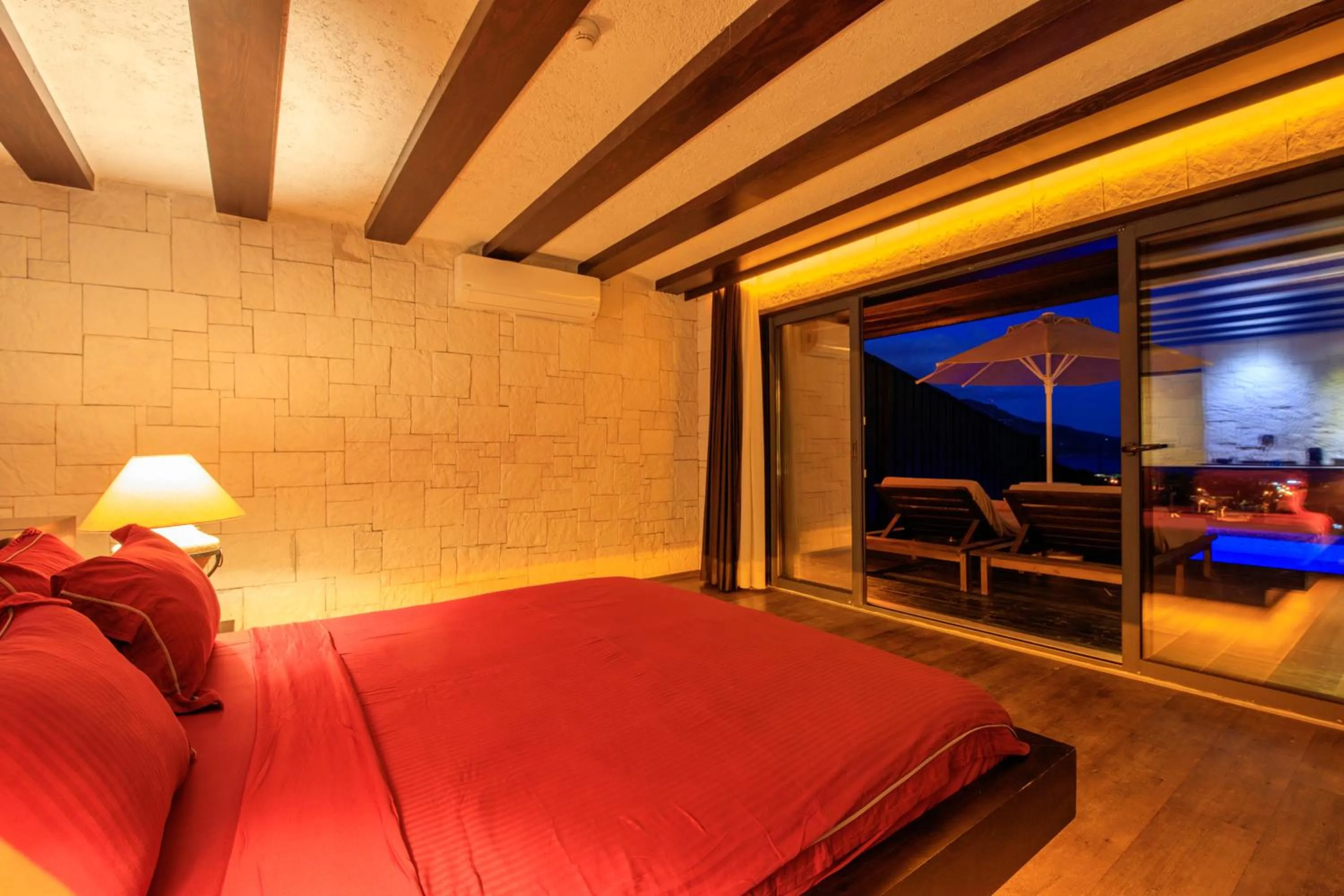 Bed in Manaspark Deluxe Hotel