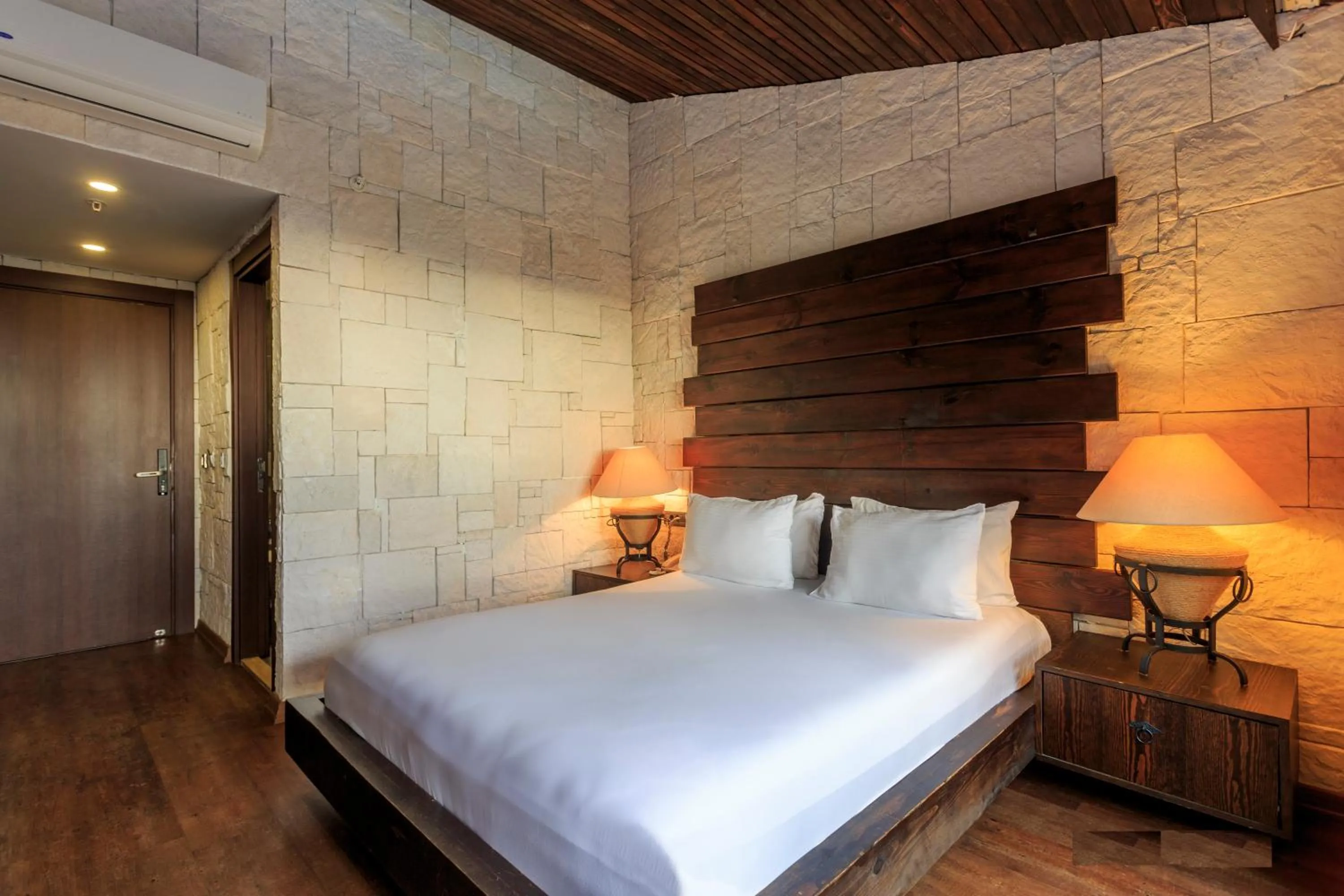 Photo of the whole room, Bed in Manaspark Deluxe Hotel