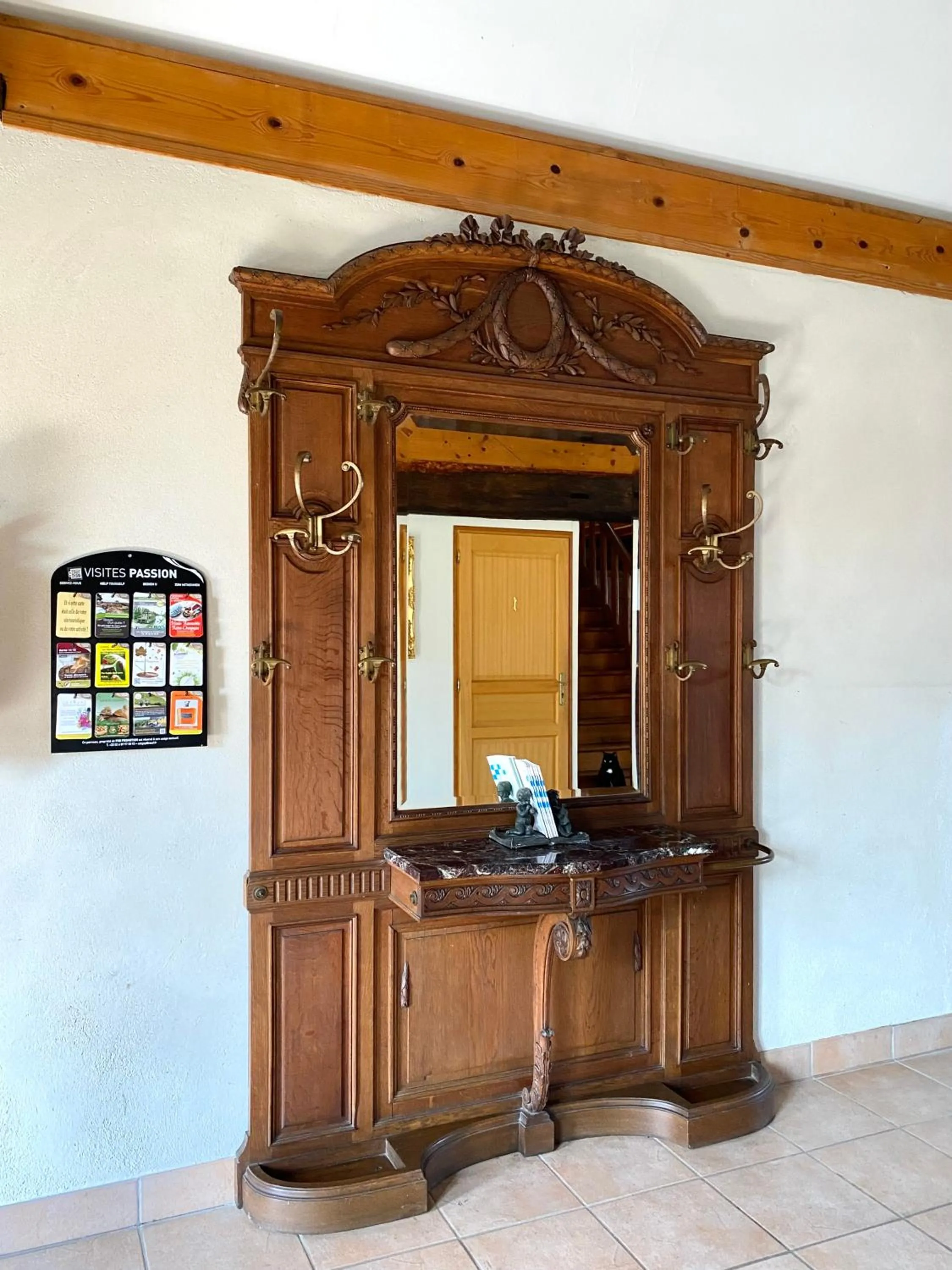 Decorative detail in Domaine du Cellier de la Couronne