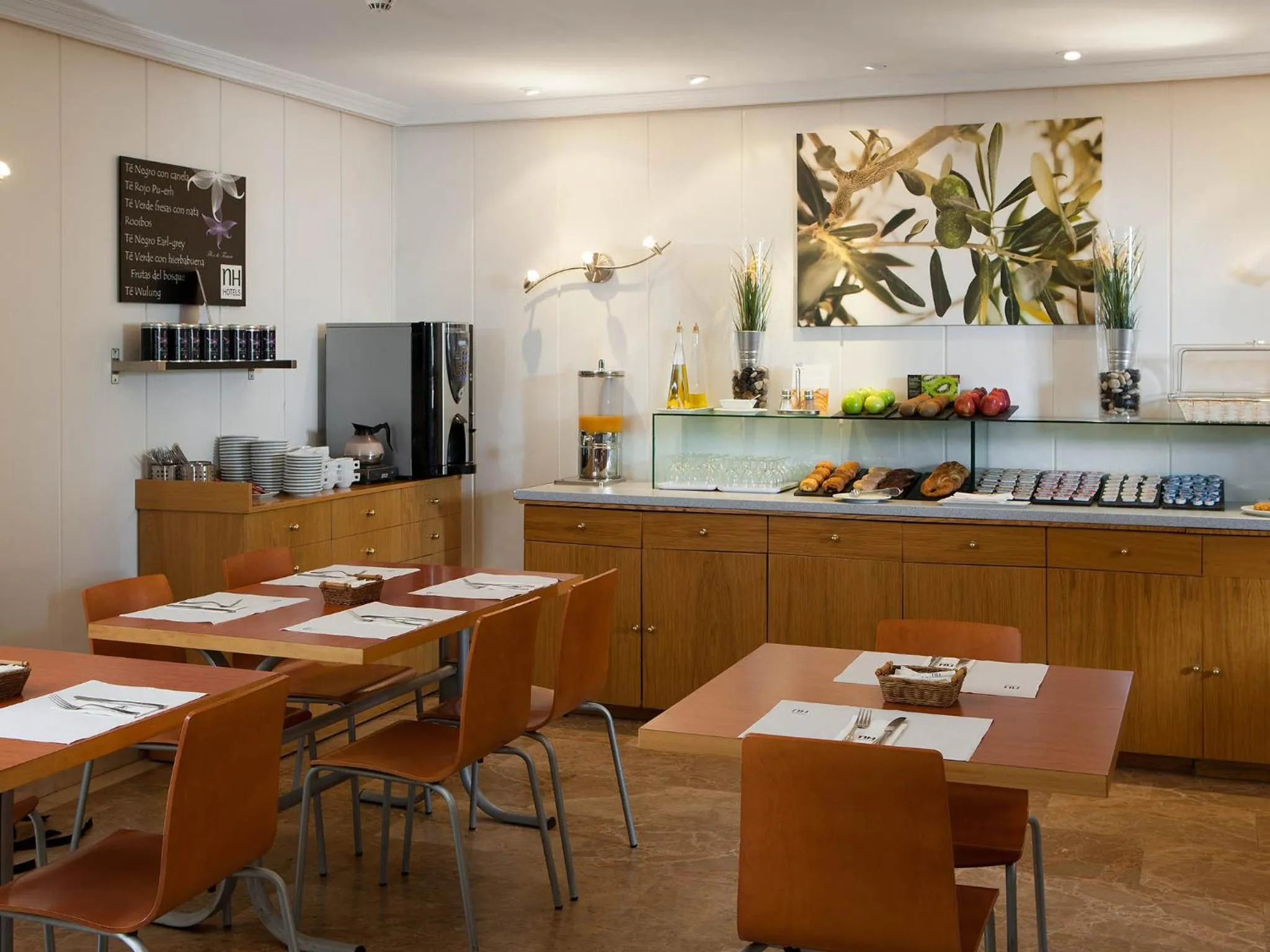 Restaurant/places to eat in Apartamentos TH La Florida