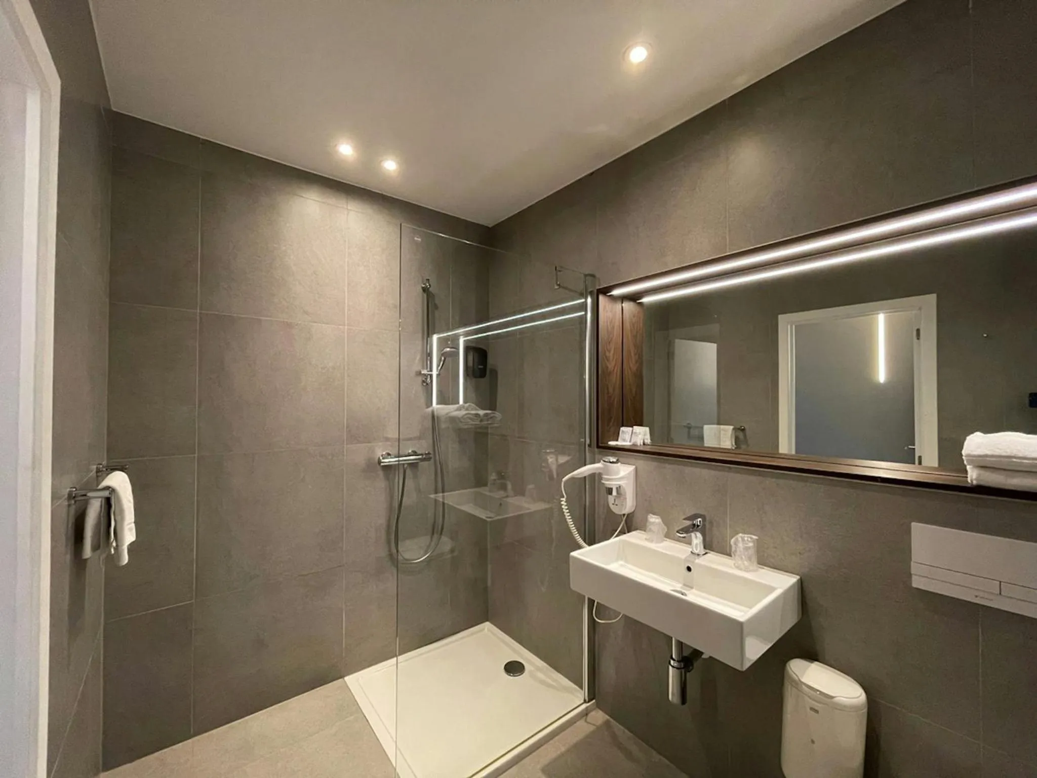 Shower in Hotel Elisabeth