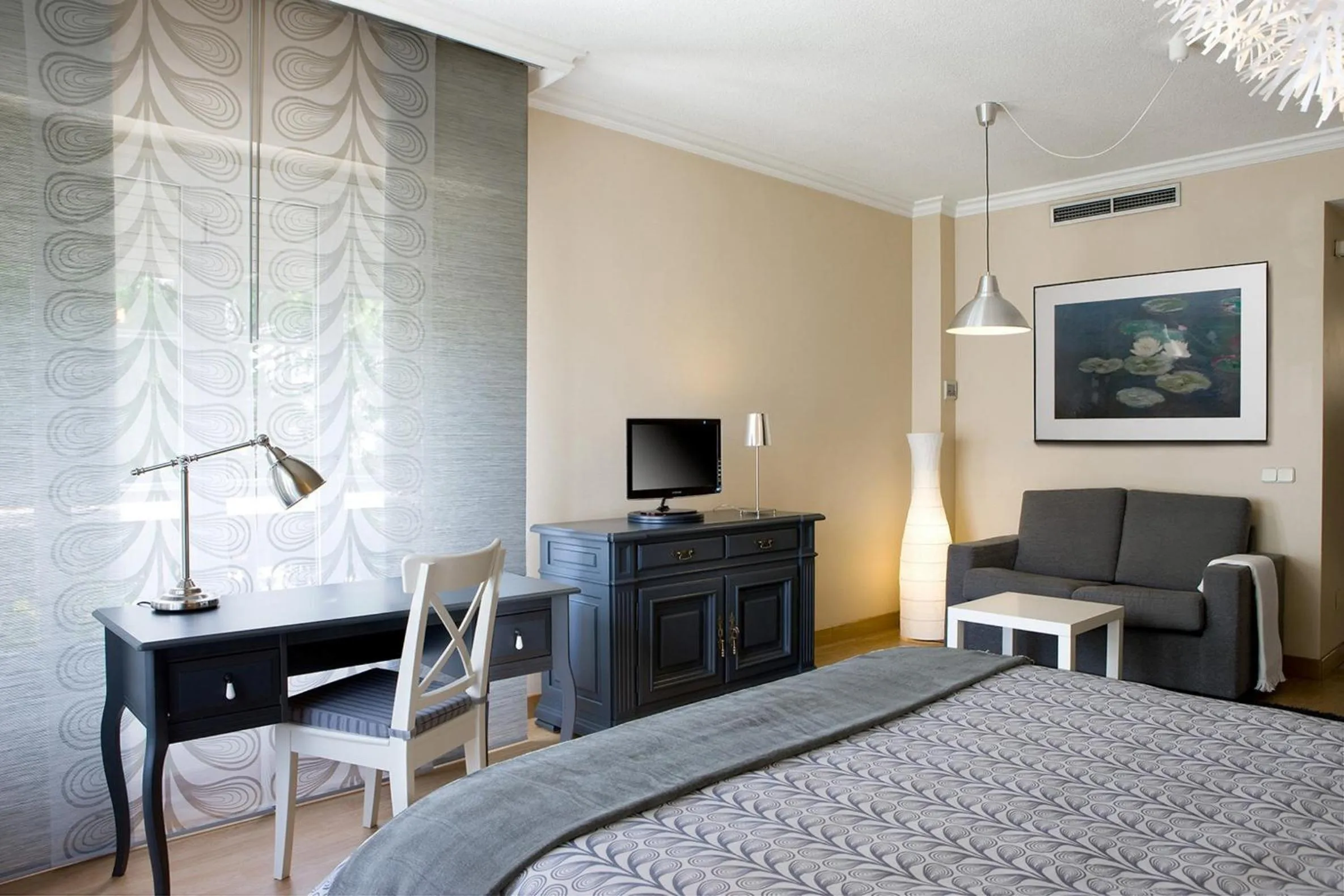 Bedroom, Bed in TH Aravaca