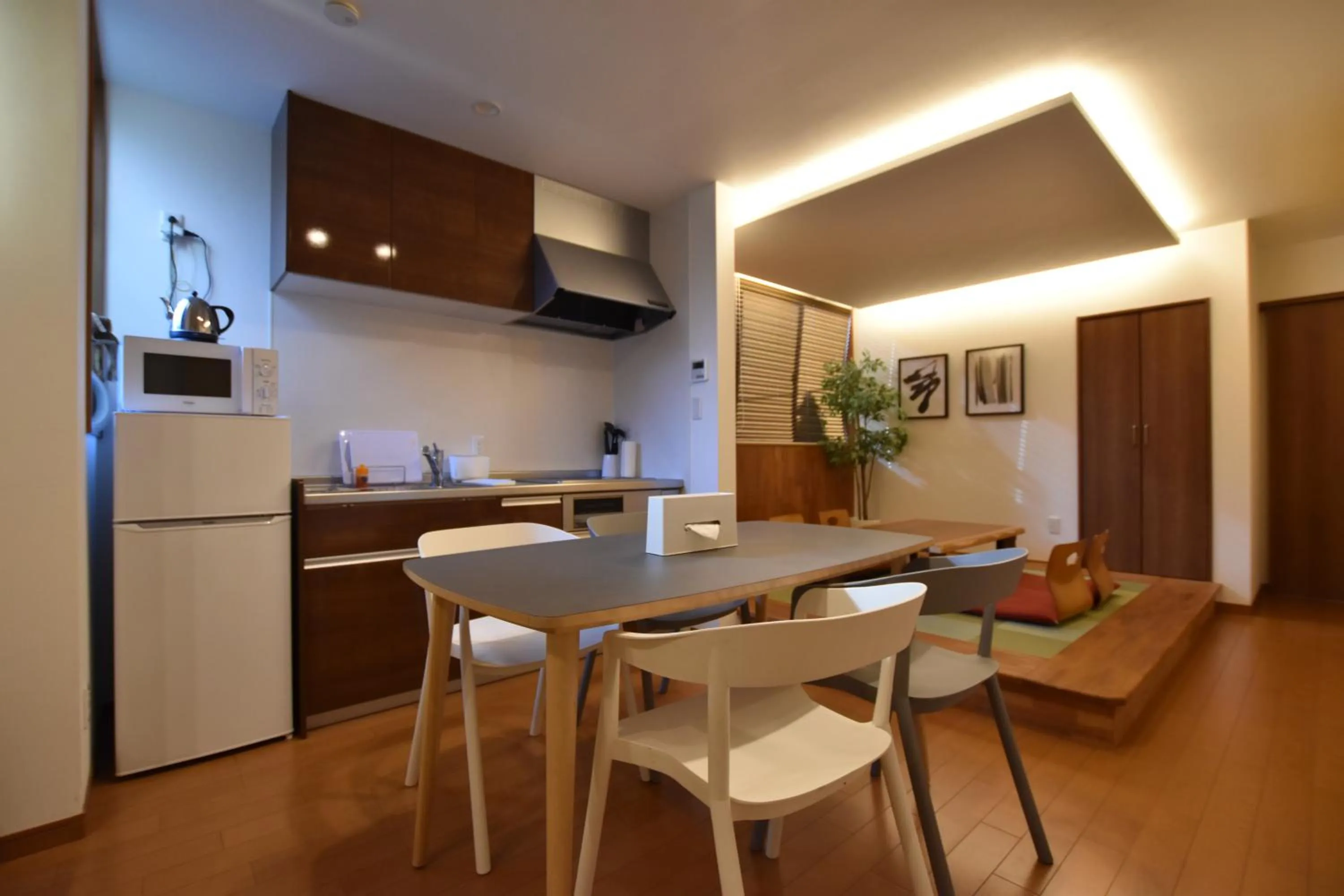 Dining area in PrimeRoom別府 TATAMIsuite