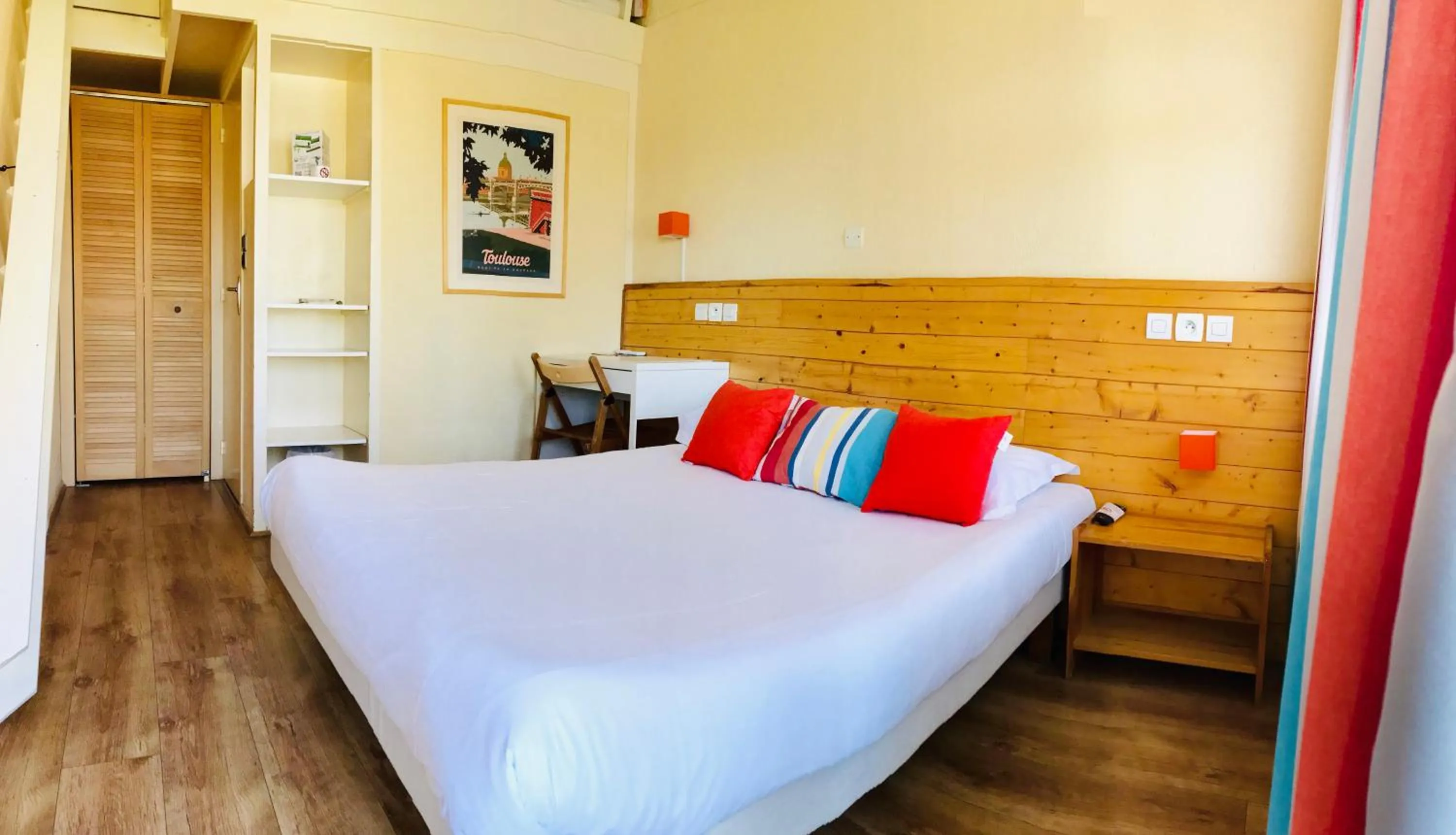 Photo of the whole room, Bed in Résidence Thibaud