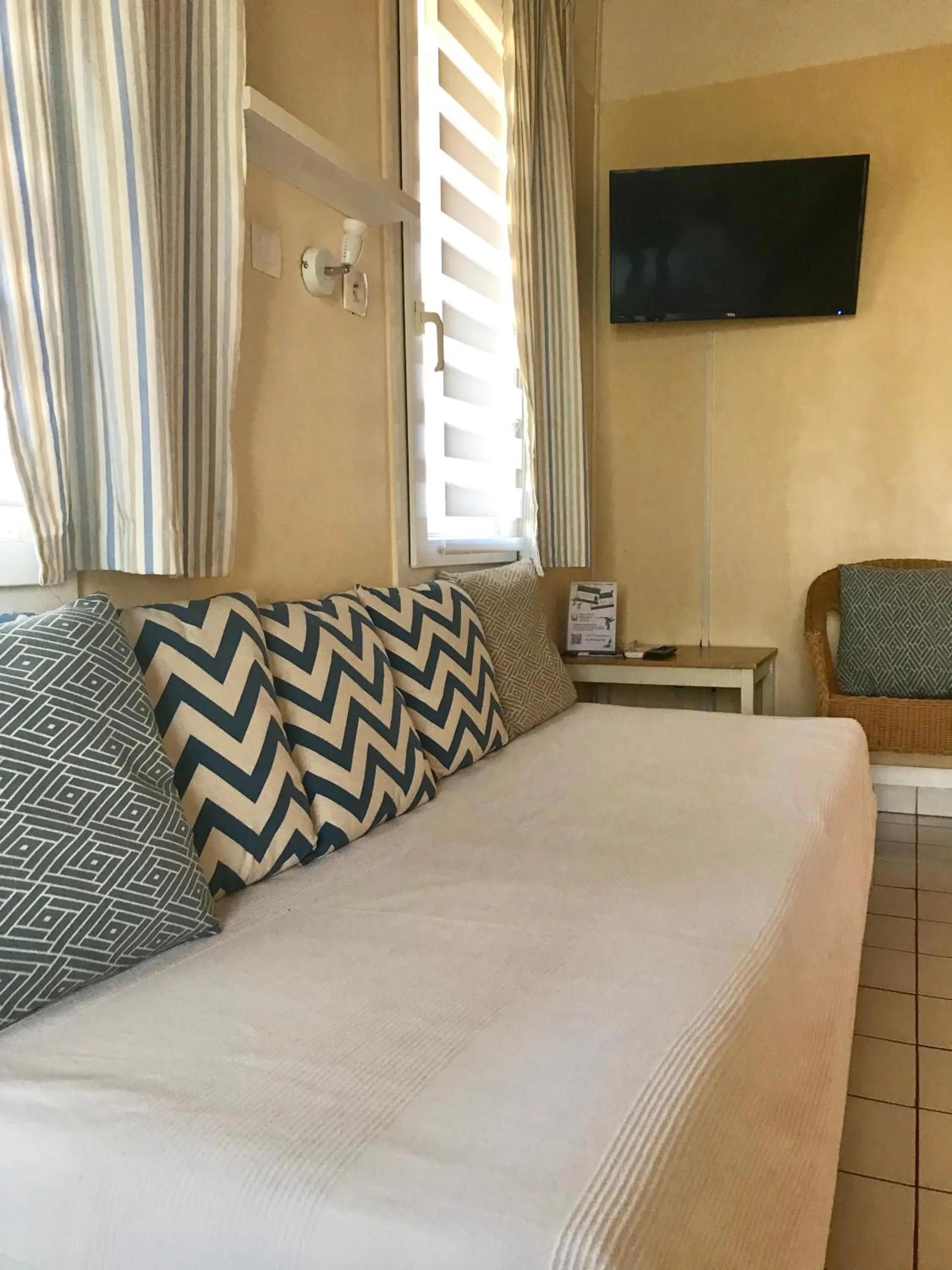 Living room, Bed in Résidence Thibaud