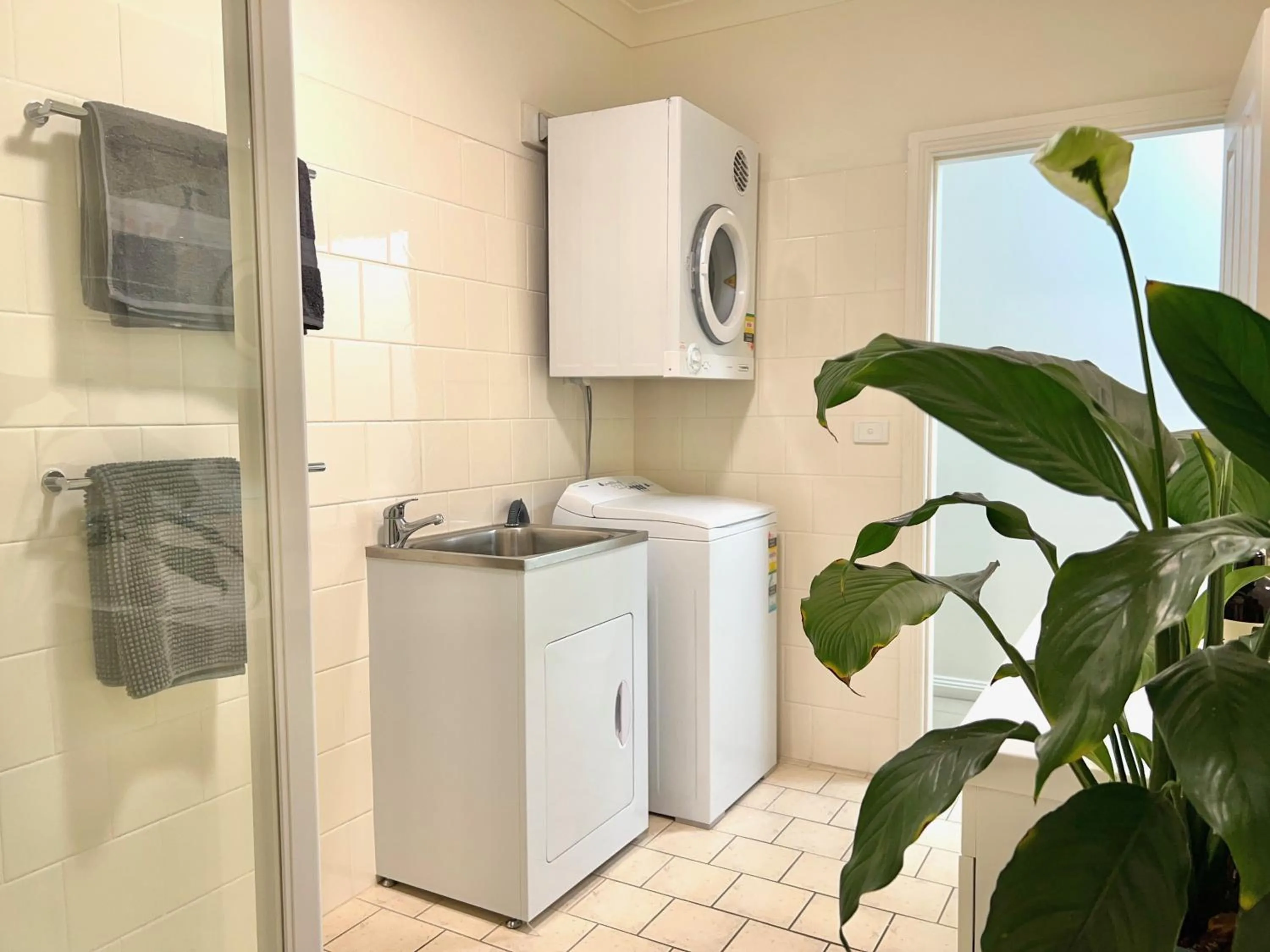 washing machine in Stays on Main