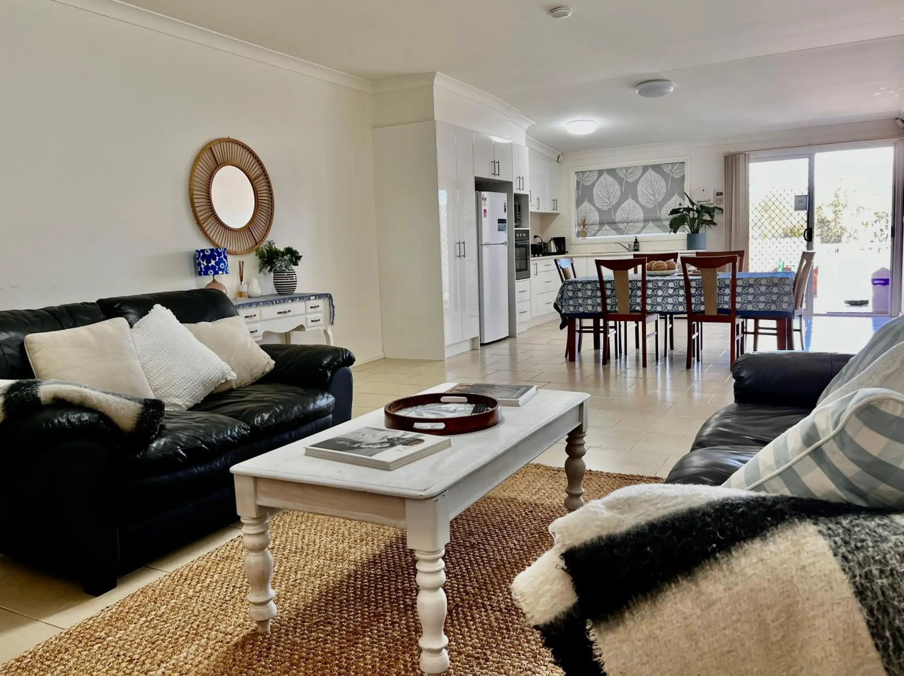 Three-Bedroom Apartment in Stays on Main Three-Bedroom Apartment in Stays on Main