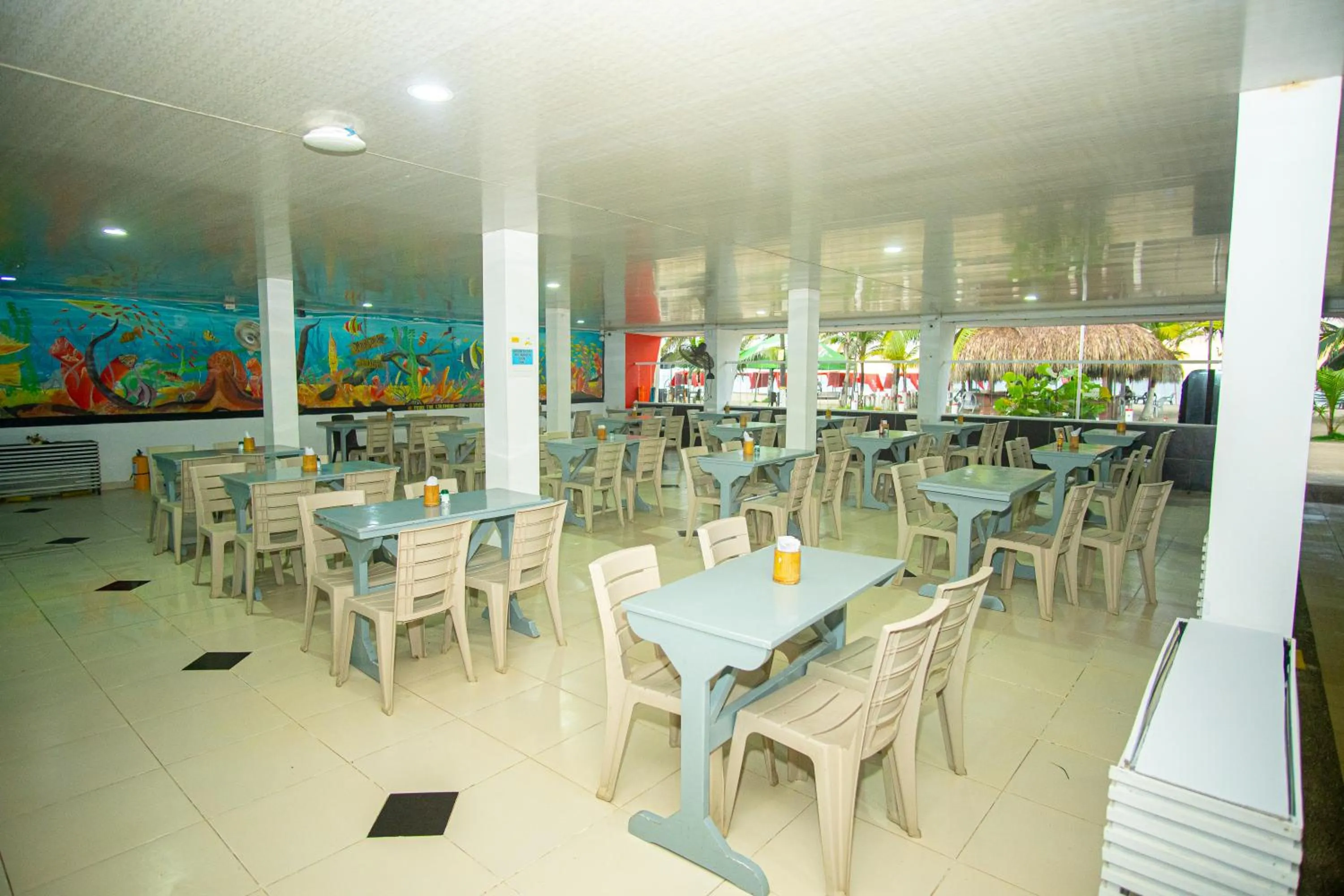 Restaurant/places to eat in Hotel Playa Divina