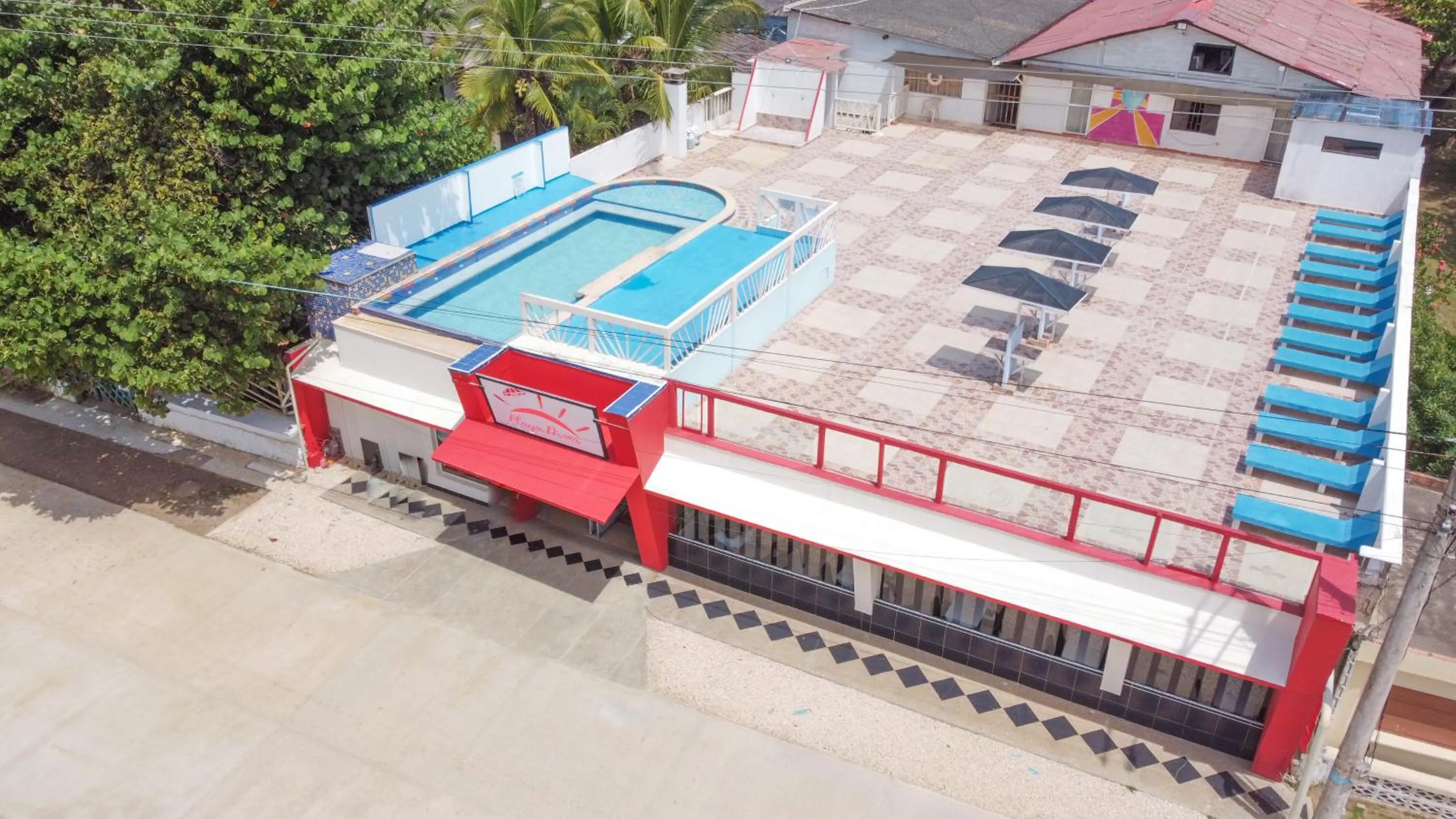 Swimming pool in Hotel Playa Divina