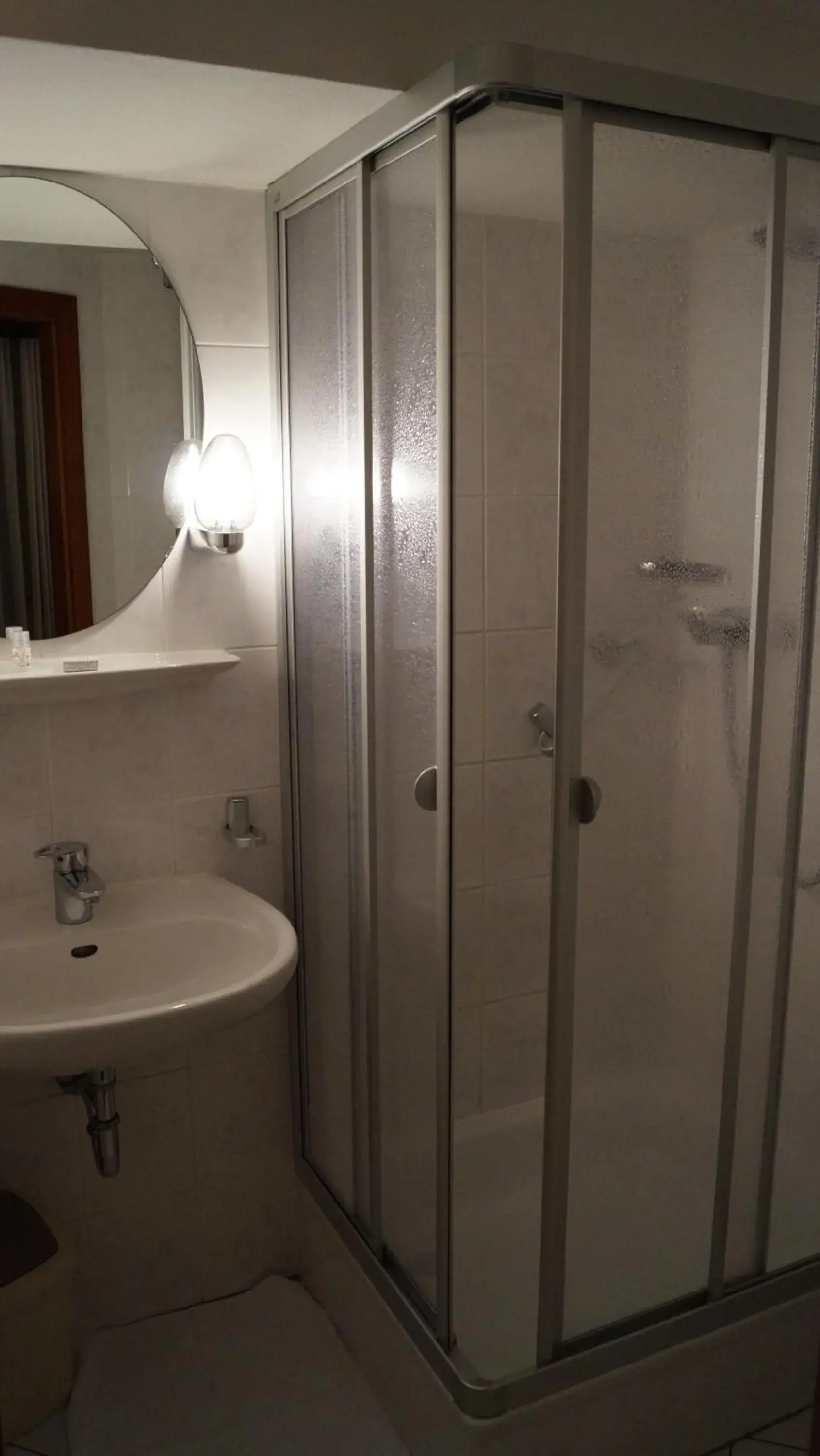 Double Room with Balcony in Hotel de l' Esplanade Double Room with Balcony in Hotel de l' Esplanade