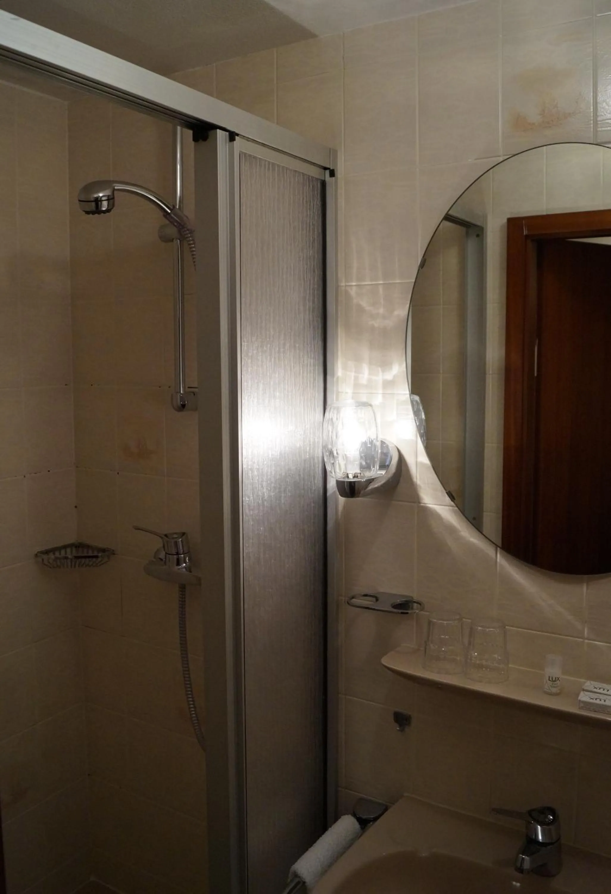 Twin Room with Bath in Hotel de l' Esplanade