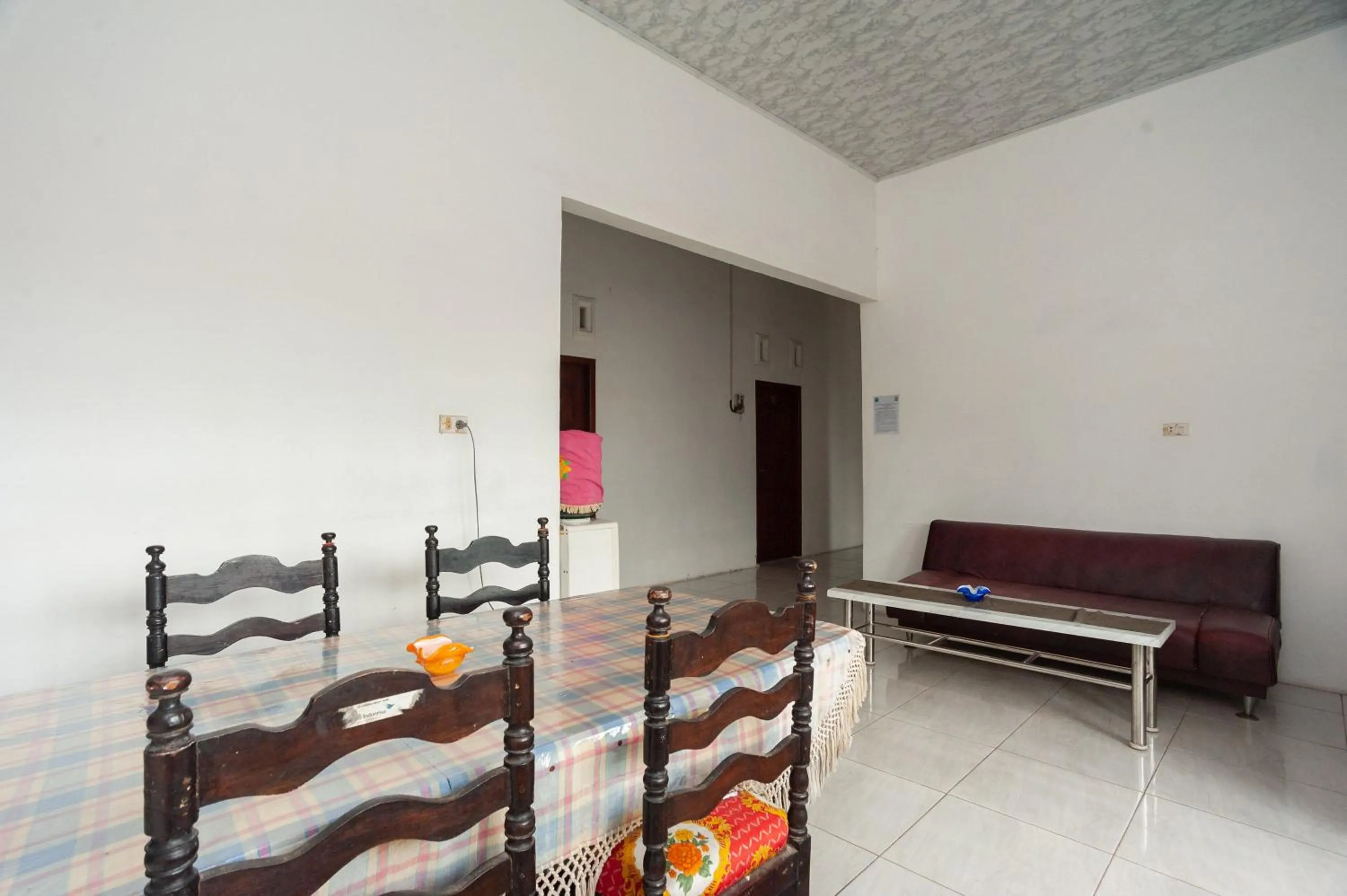 Dining area, Bed in RedDoorz Syariah @ Jalan Panglima Polim Lampung