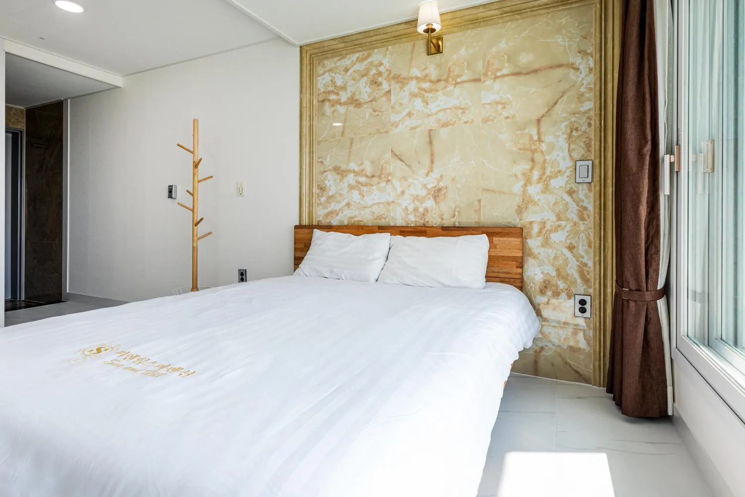 Bed in Aewol Oceanstay