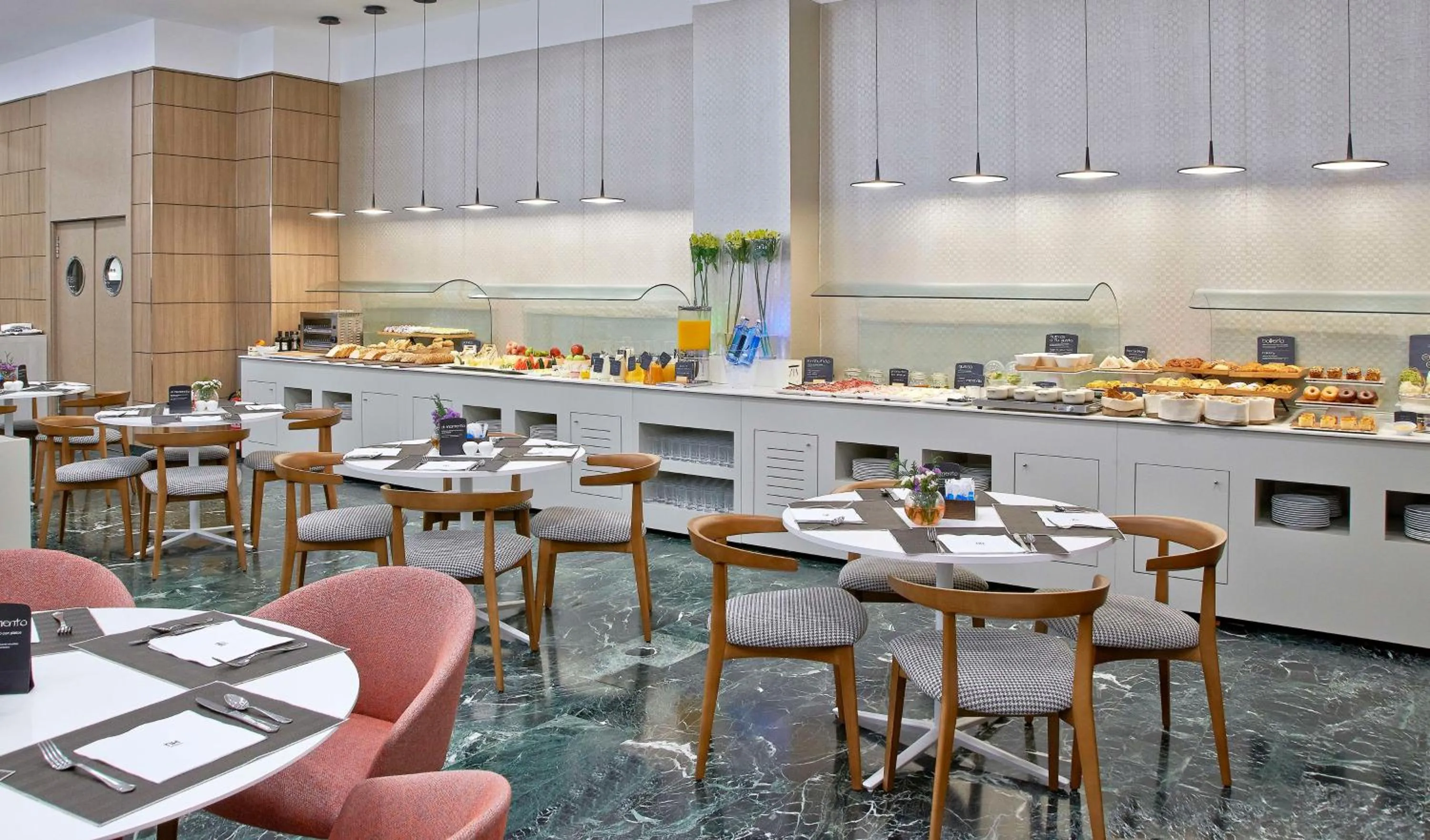 Restaurant/places to eat in NH Ciudad de Zaragoza