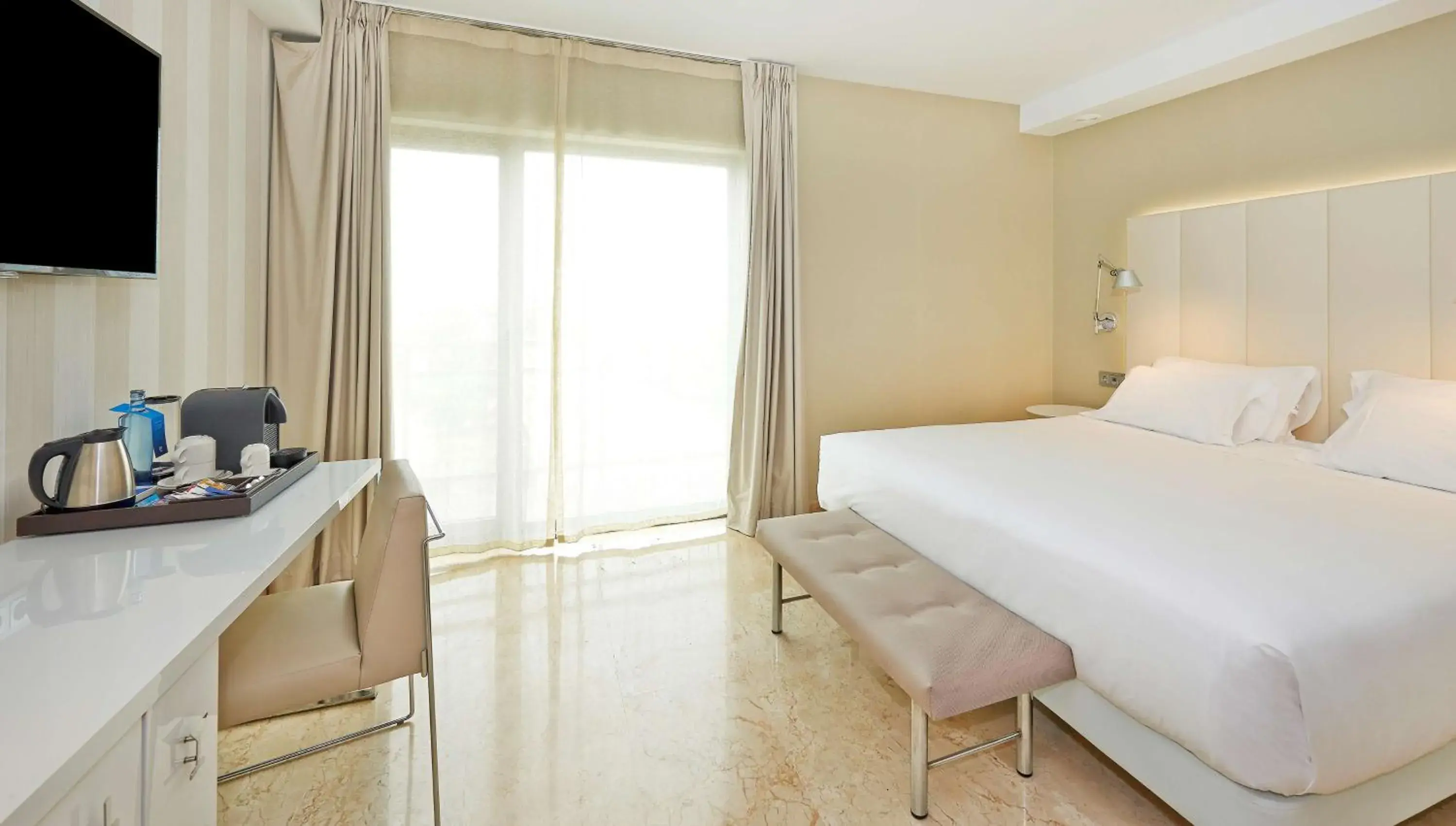 Bedroom, Bed in NH Ciudad de Zaragoza Bedroom, Bed in NH Ciudad de Zaragoza