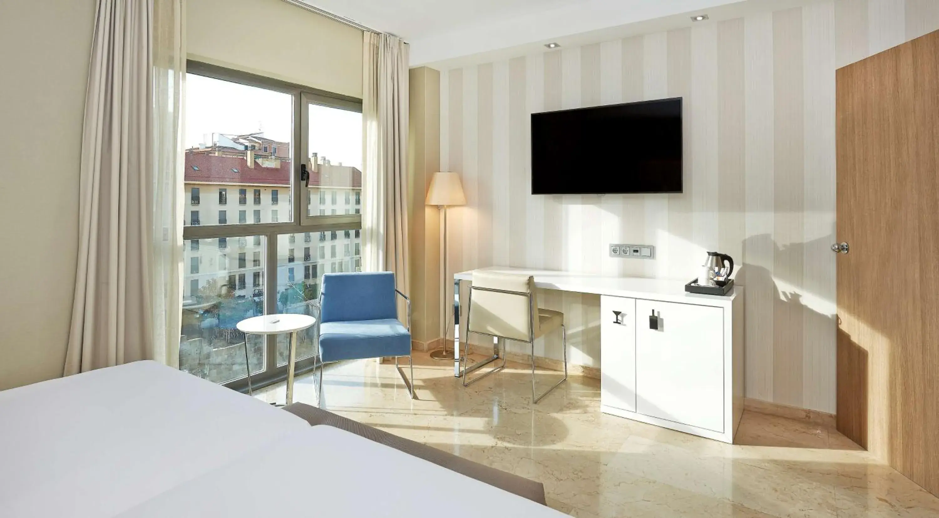 View (from property/room), Bed in NH Ciudad de Zaragoza View (from property/room), Bed in NH Ciudad de Zaragoza