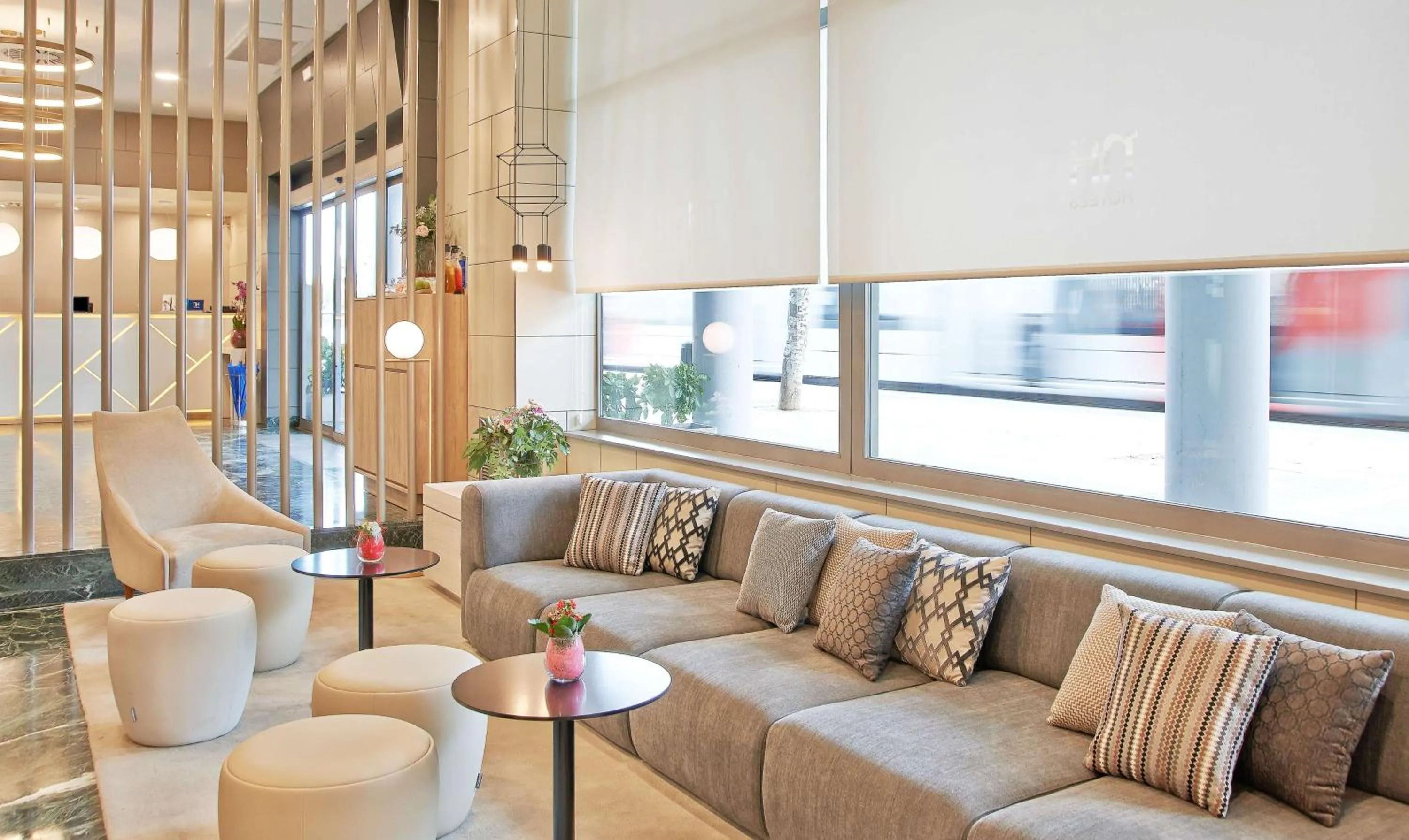 Lobby or reception in NH Ciudad de Zaragoza