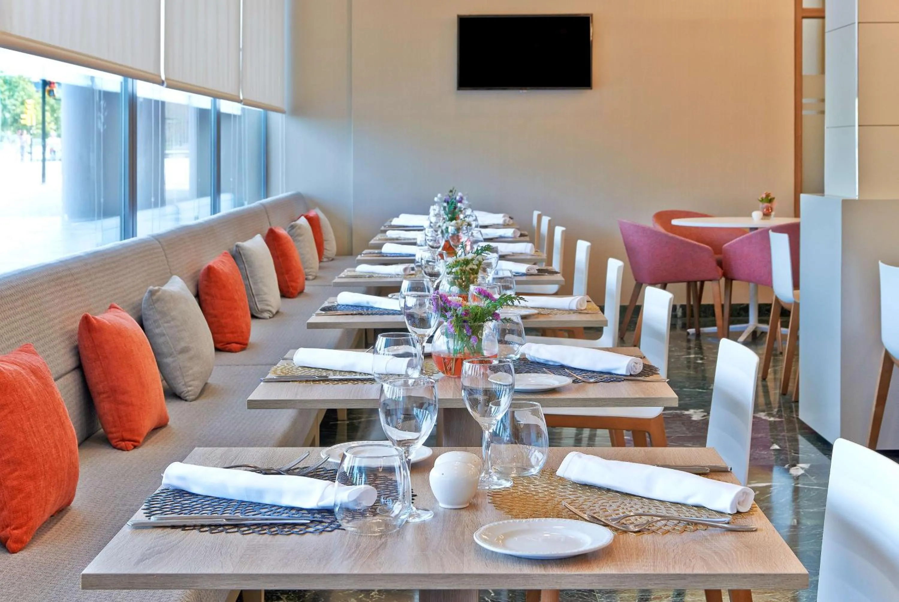 Restaurant/places to eat in NH Ciudad de Zaragoza