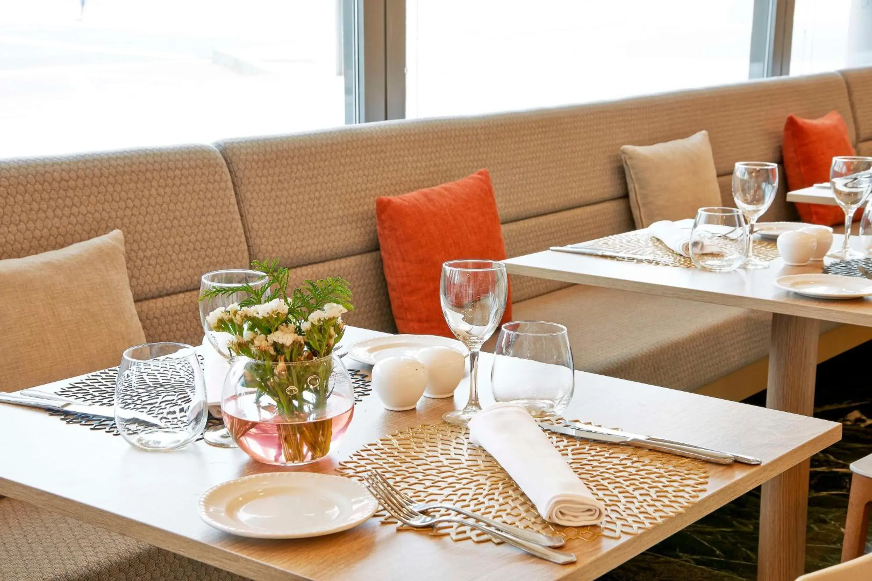 Restaurant/places to eat in NH Ciudad de Zaragoza Restaurant/places to eat in NH Ciudad de Zaragoza