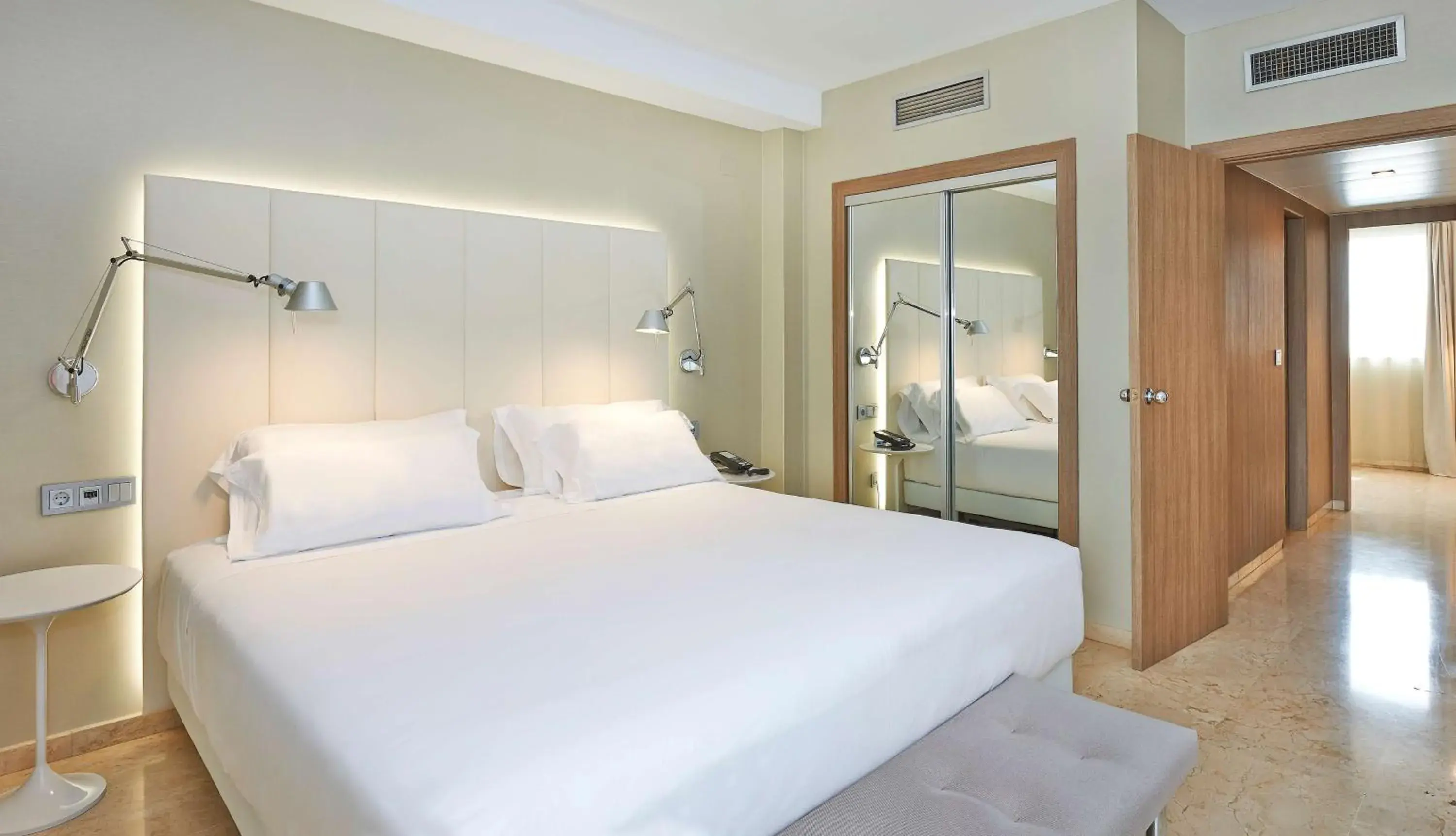 Bedroom, Bed in NH Ciudad de Zaragoza Bedroom, Bed in NH Ciudad de Zaragoza