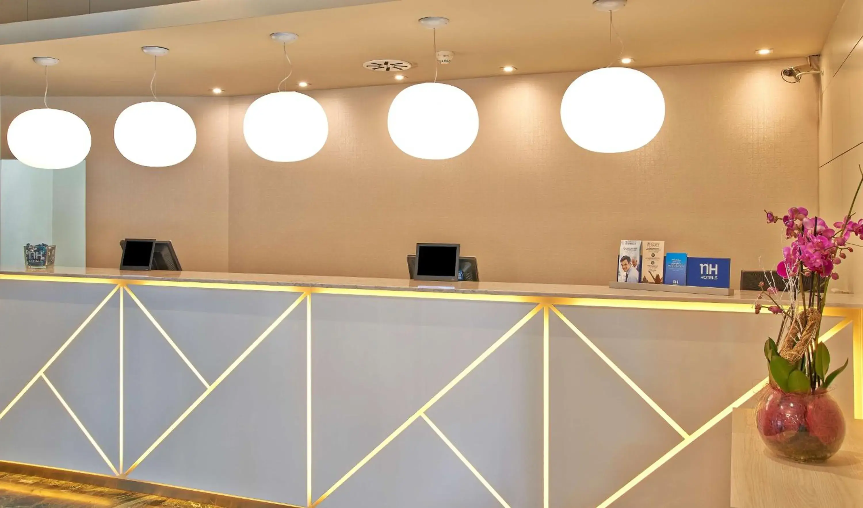 Lobby or reception in NH Ciudad de Zaragoza Lobby or reception in NH Ciudad de Zaragoza