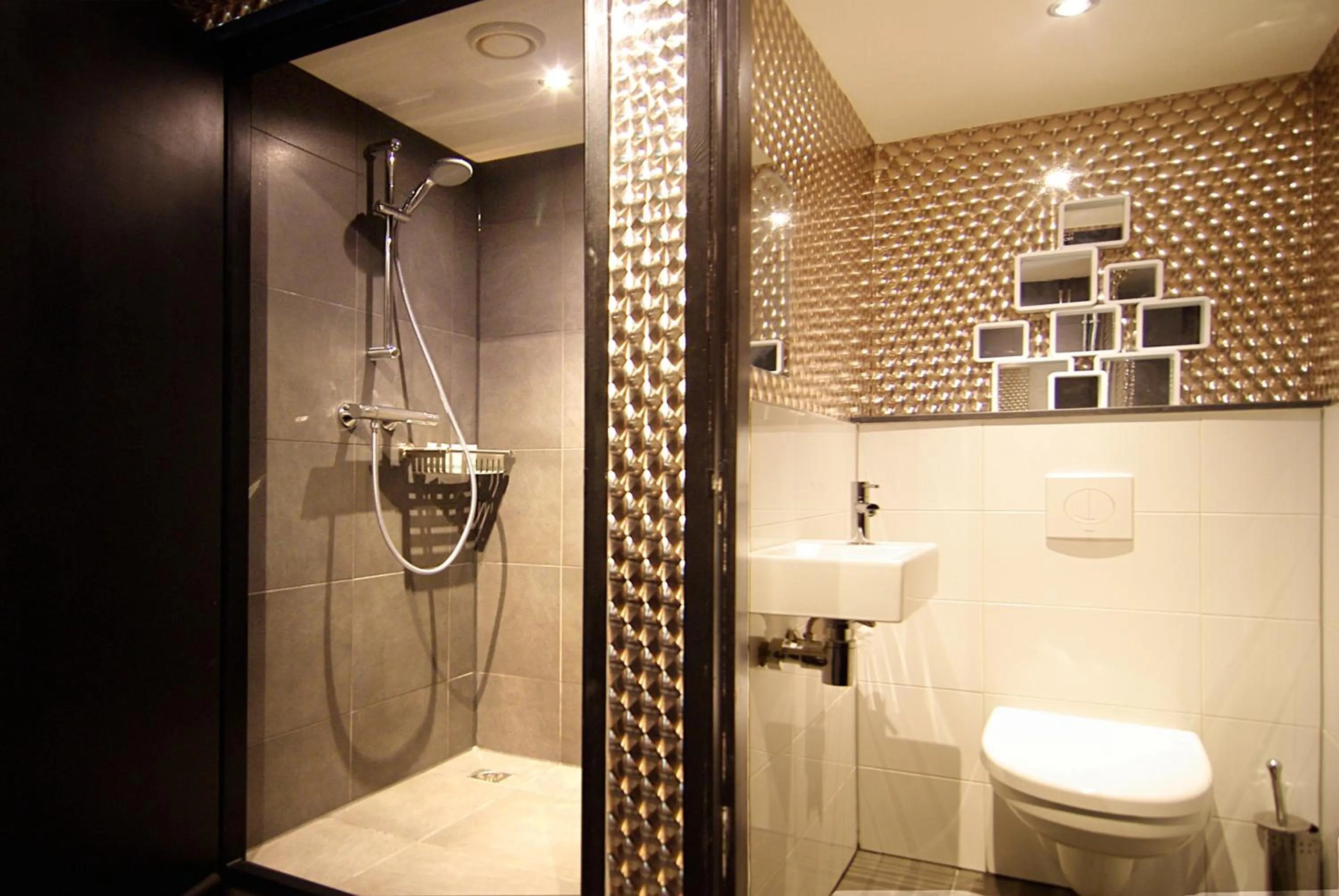 Bathroom in House of Freddy