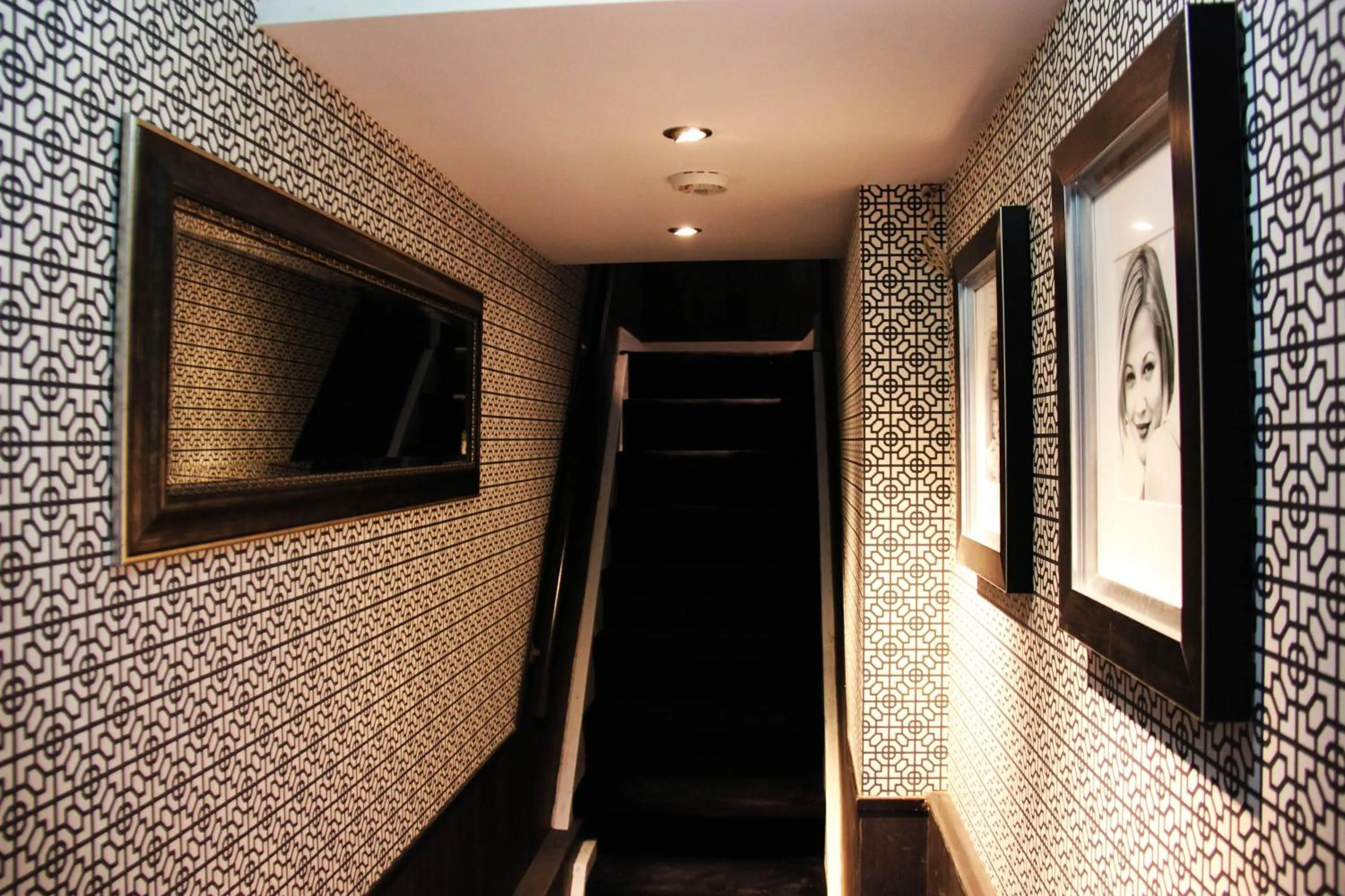 Photo of the whole room in House of Freddy