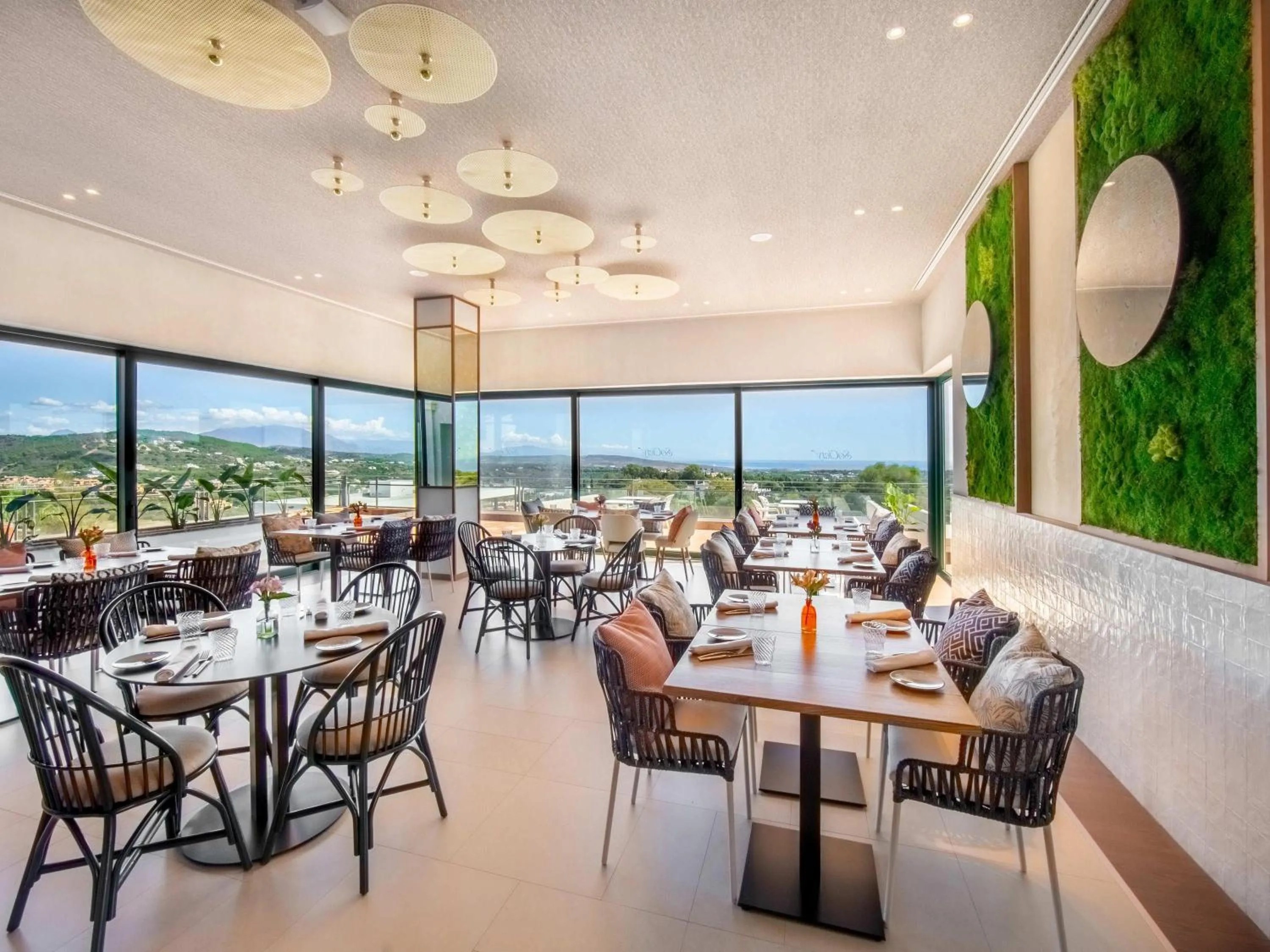 Restaurant/places to eat in SO/ Sotogrande Spa & Golf Resort Hotel