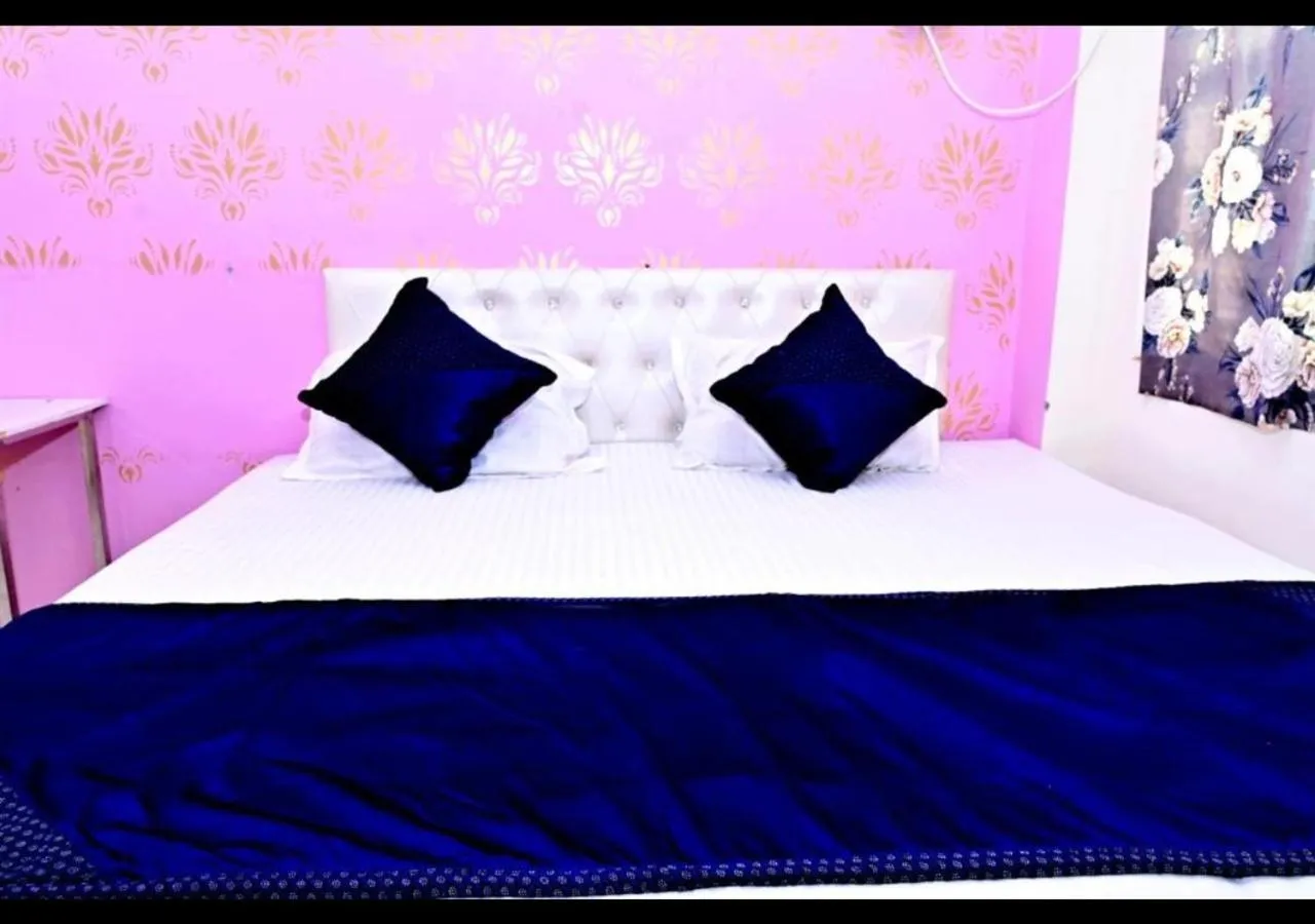Bed in Vrindavan Lodge By WB Inn