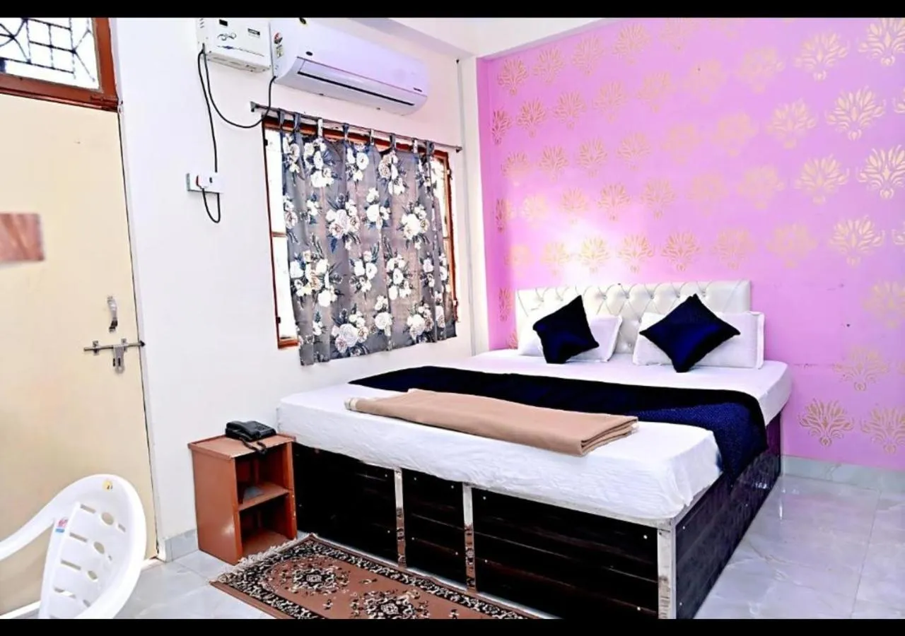Bed in Vrindavan Lodge By WB Inn