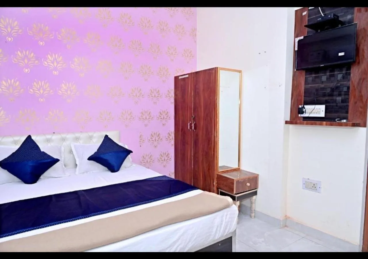 Bed in Vrindavan Lodge By WB Inn