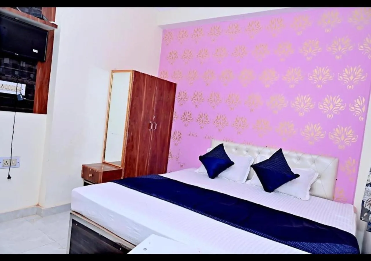 Bed in Vrindavan Lodge By WB Inn