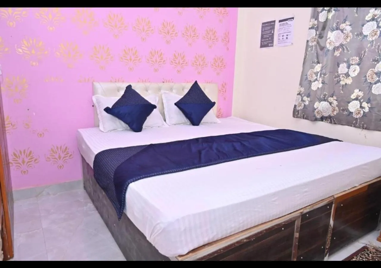 Bed in Vrindavan Lodge By WB Inn