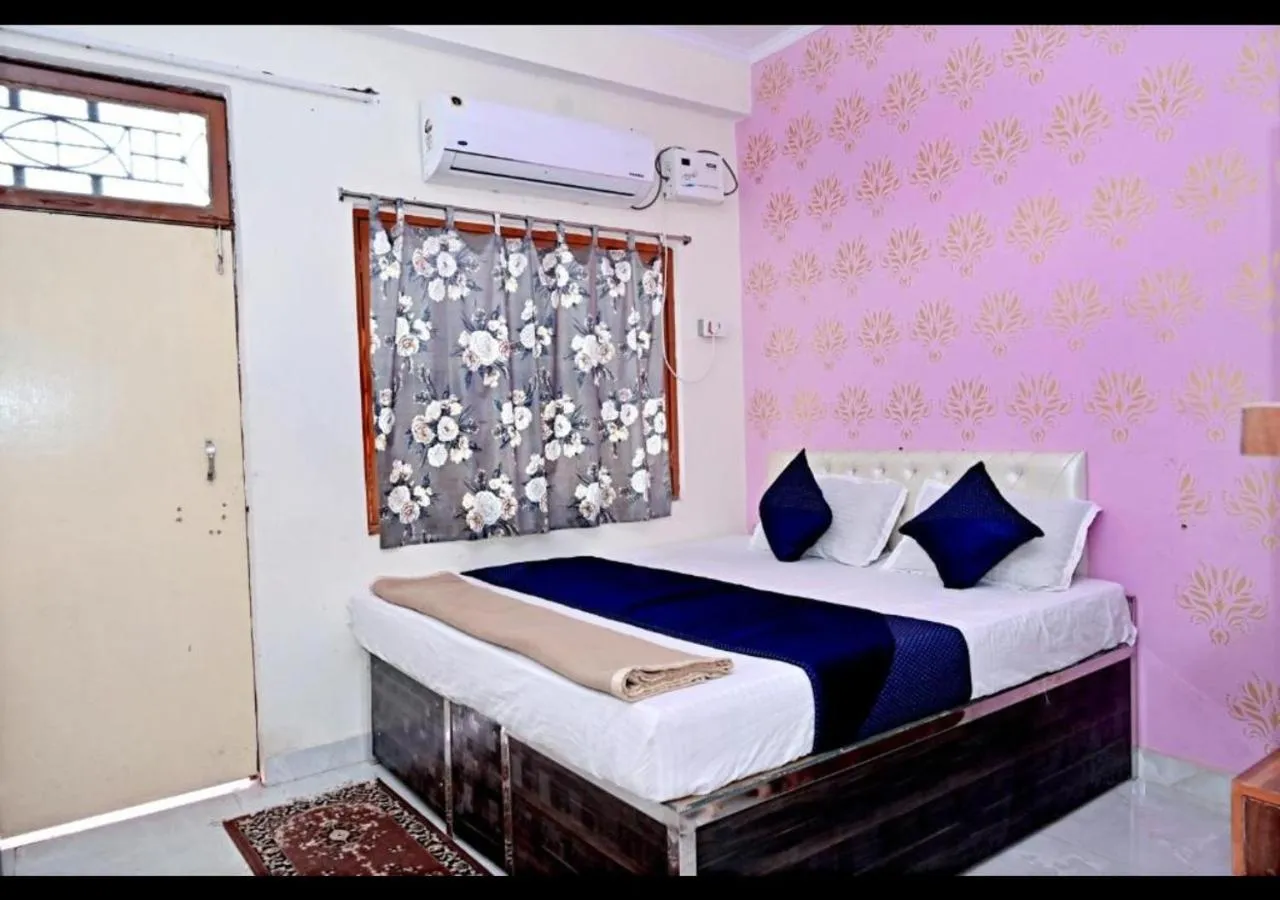 Bed in Vrindavan Lodge By WB Inn