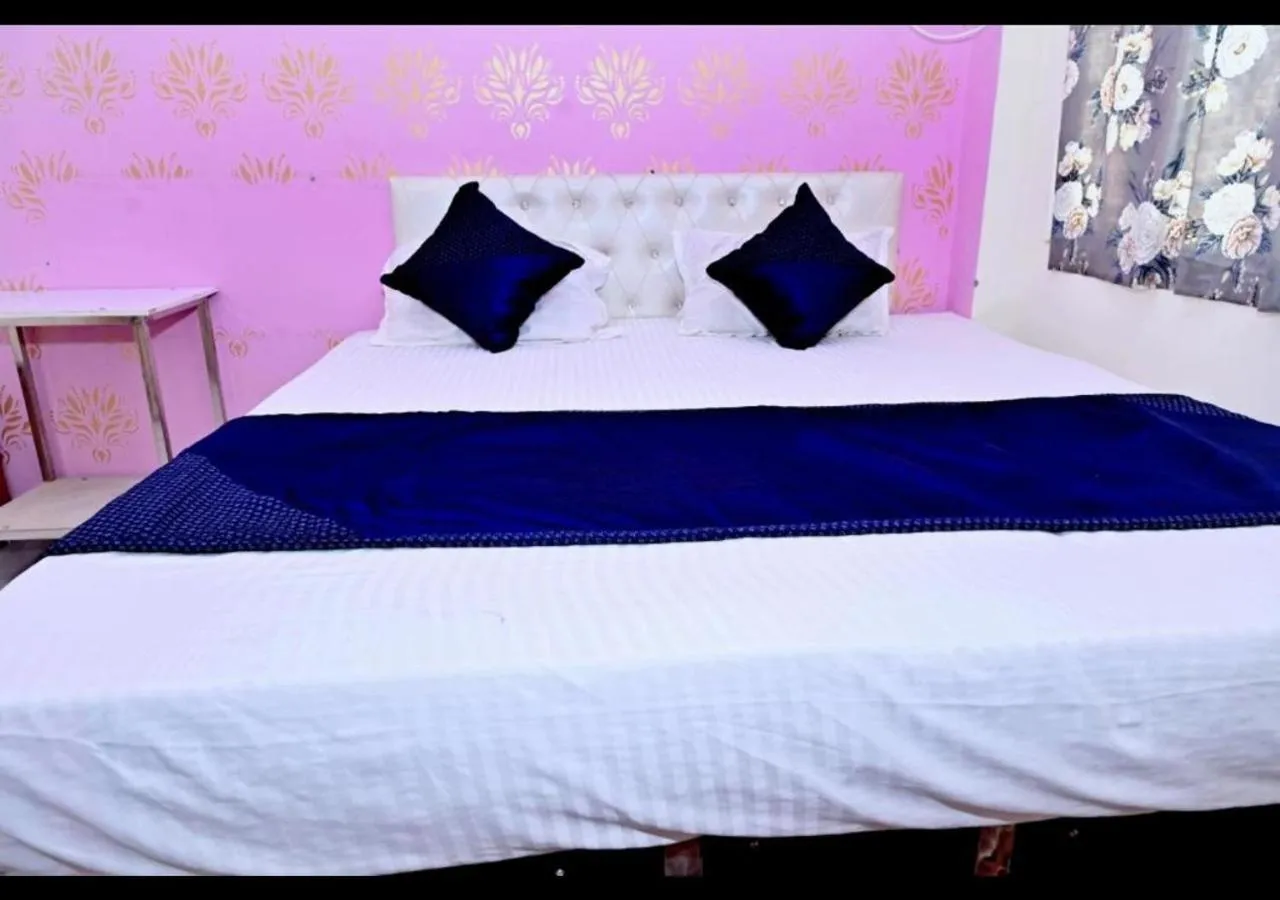 Bed in Vrindavan Lodge By WB Inn