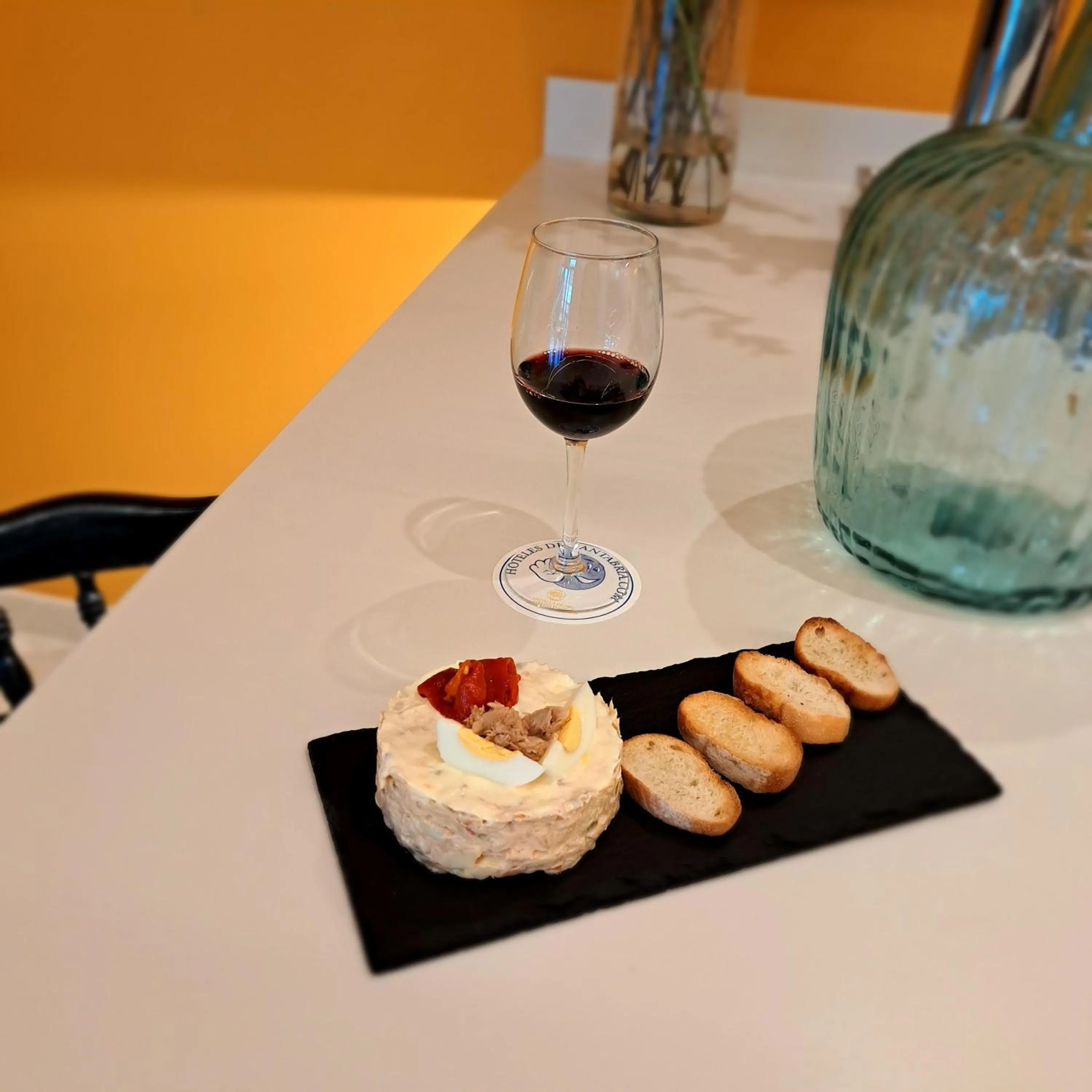 Food and drinks in Hotel Puerta Santander