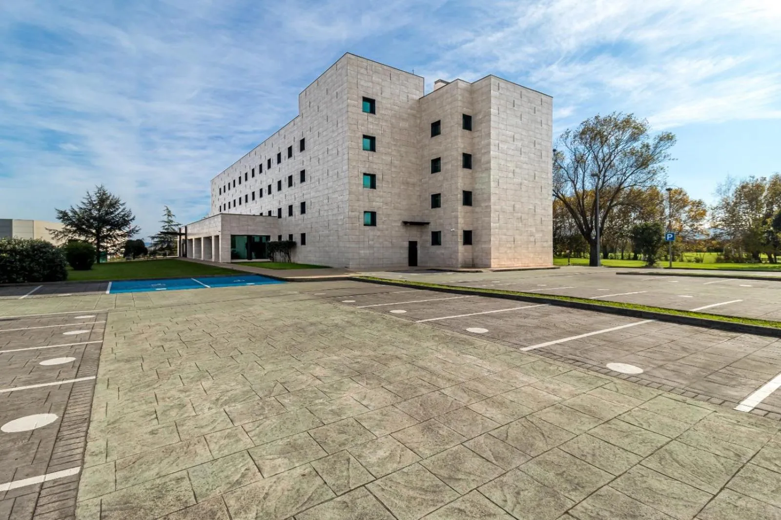 Parking in Hotel Puerta Santander