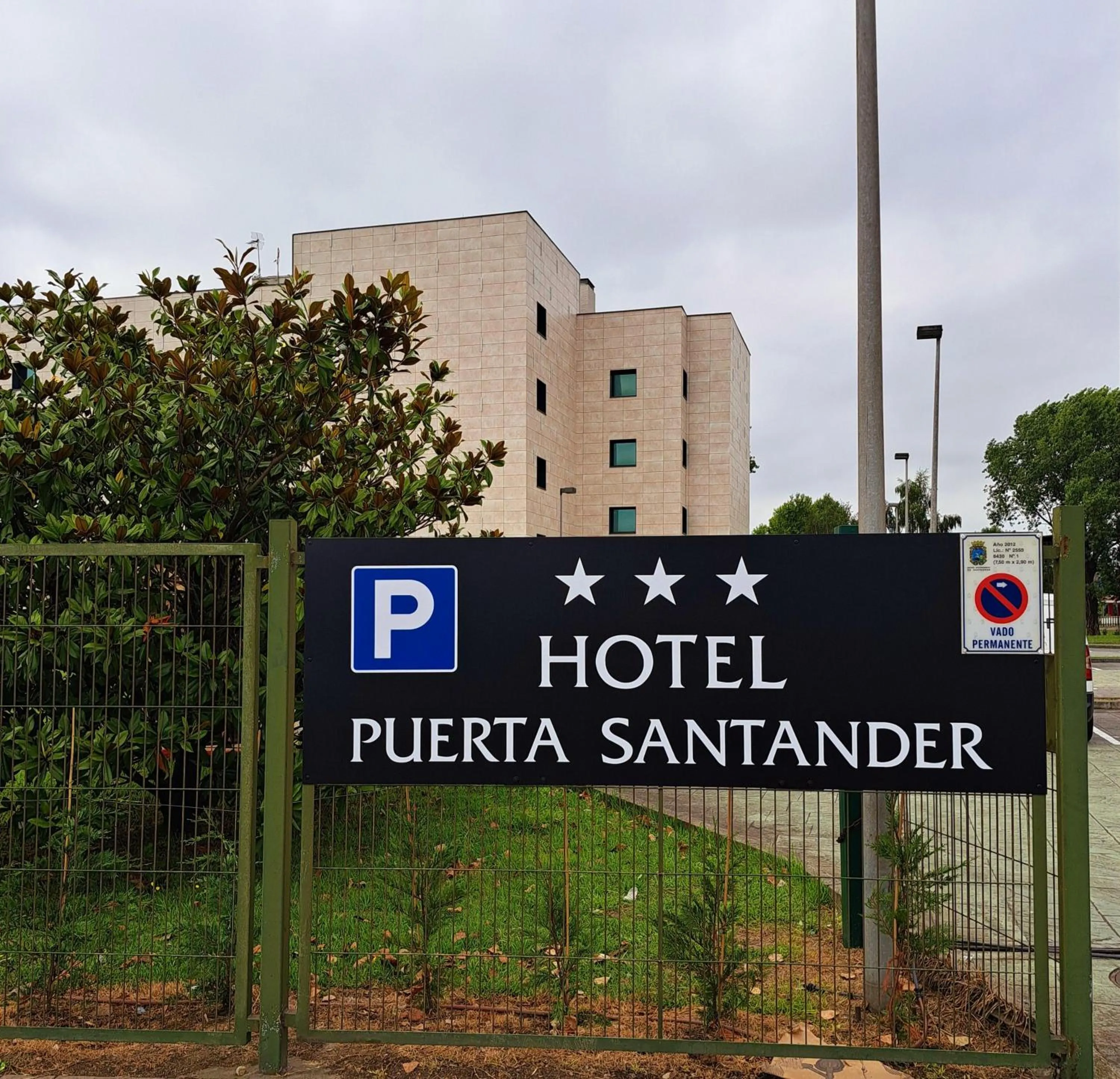 Property building in Hotel Puerta Santander
