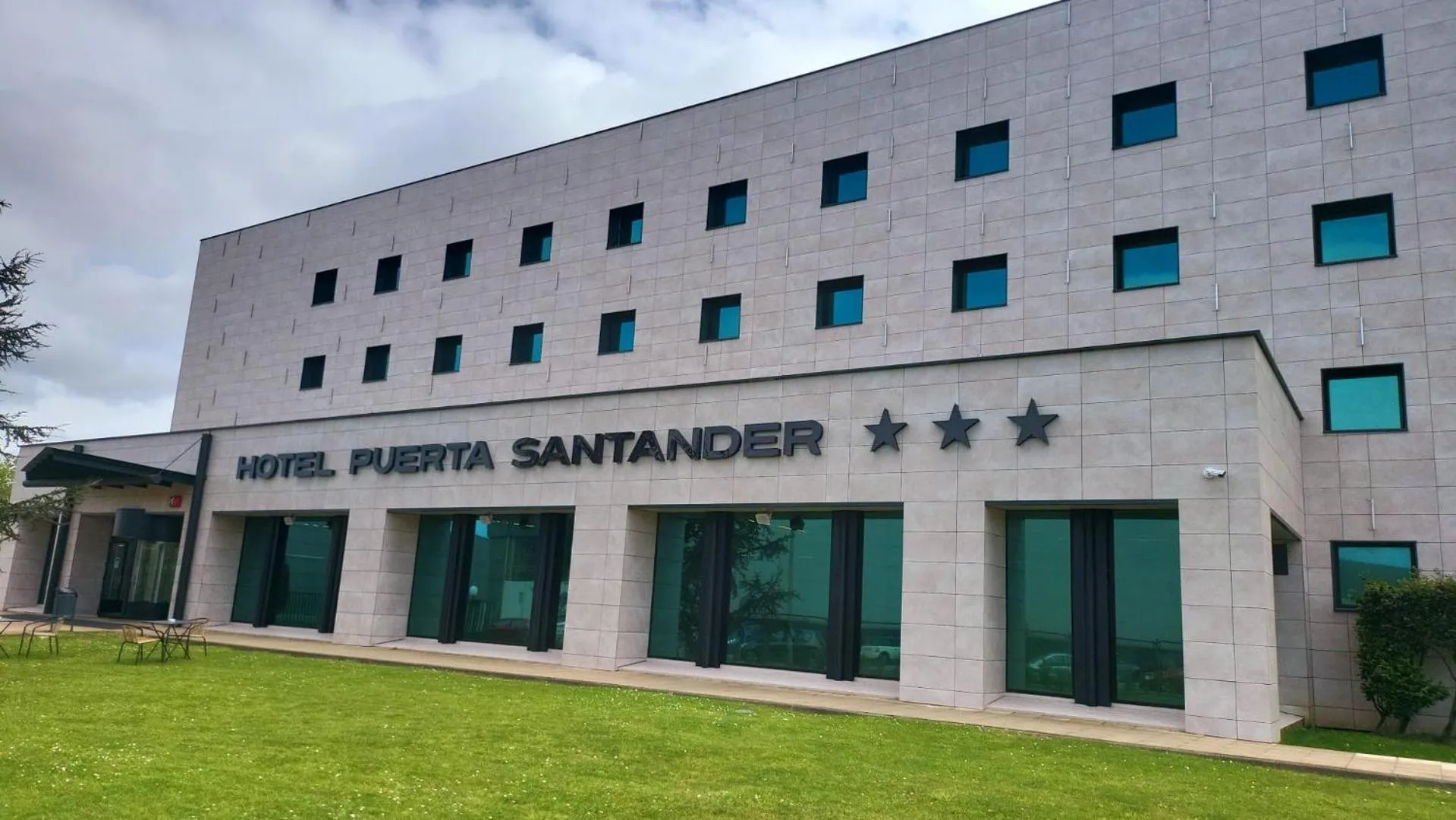 Property building in Hotel Puerta Santander