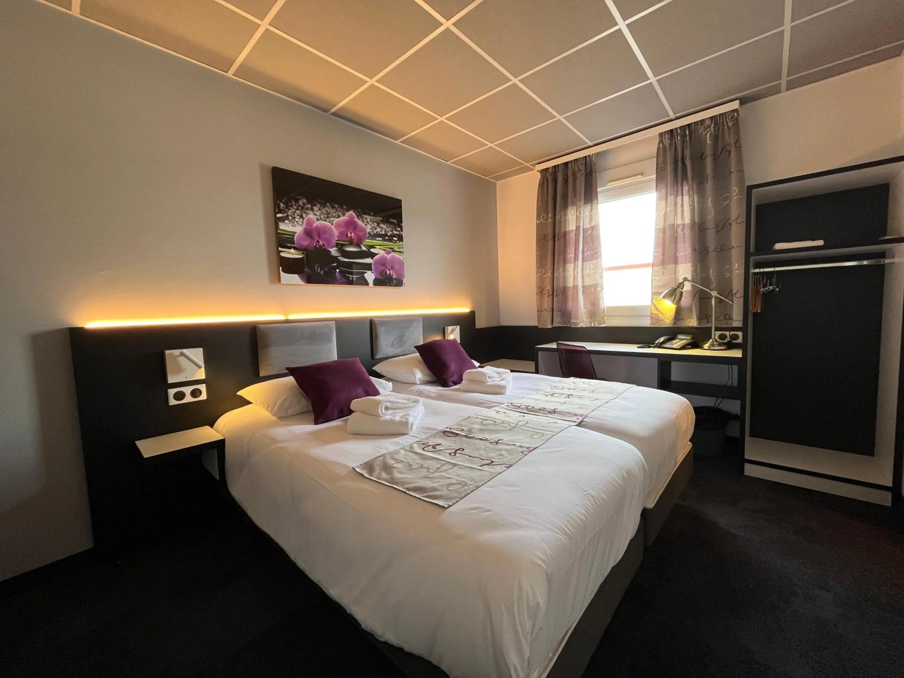 Photo of the whole room, Bed in BRIT HOTEL LE VESOUL
