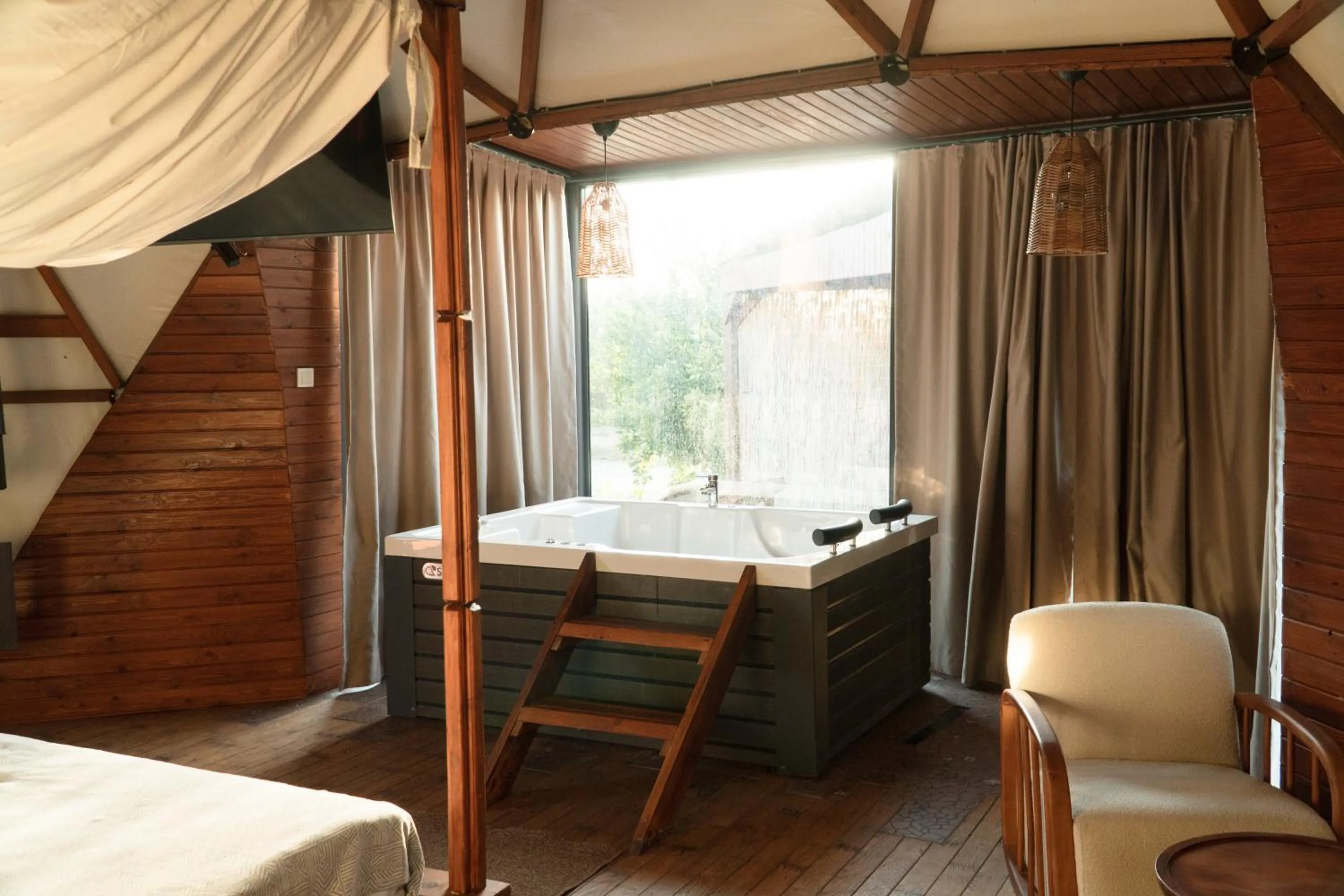 Bed in Mandalin Glamping