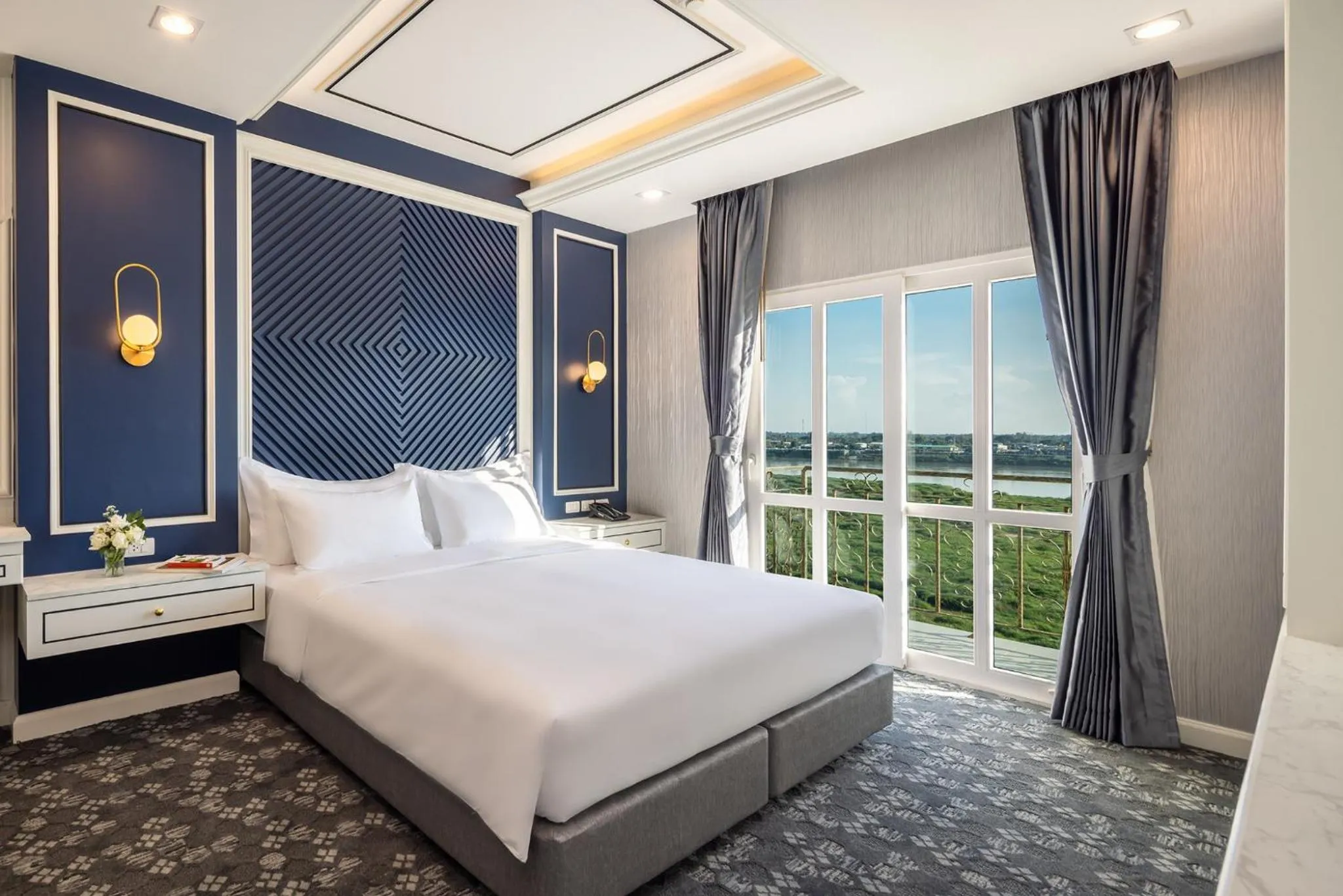 Bed in Eastin Hotel Vientiane